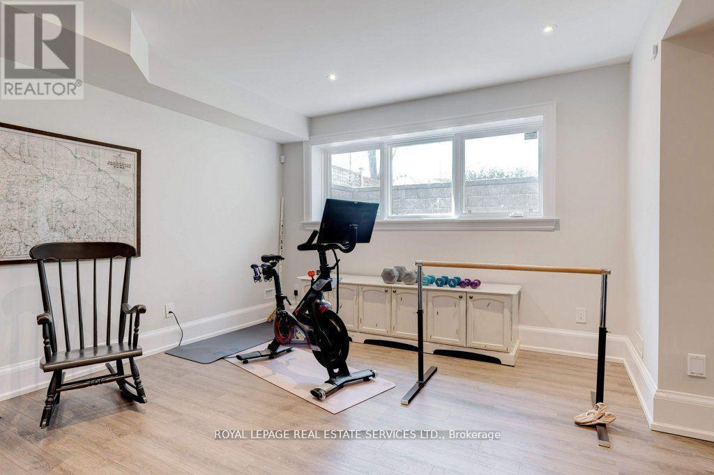 












284 DOUGLAS AVENUE

,
Oakville,




Ontario
L6J3S4

