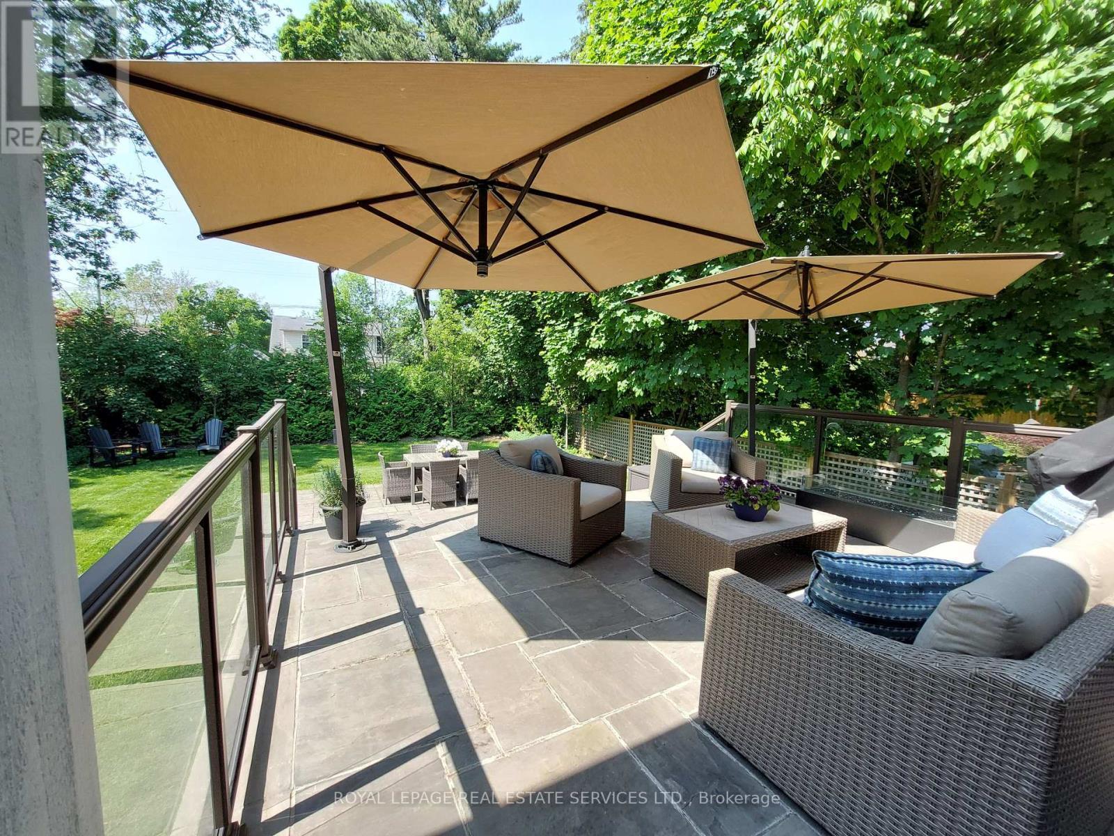












284 DOUGLAS AVENUE

,
Oakville,




Ontario
L6J3S4

