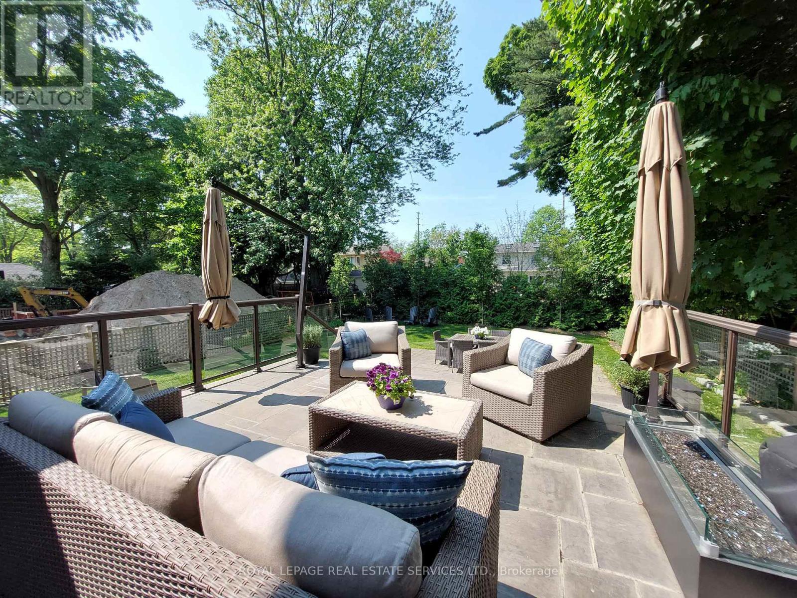 












284 DOUGLAS AVENUE

,
Oakville,




Ontario
L6J3S4

