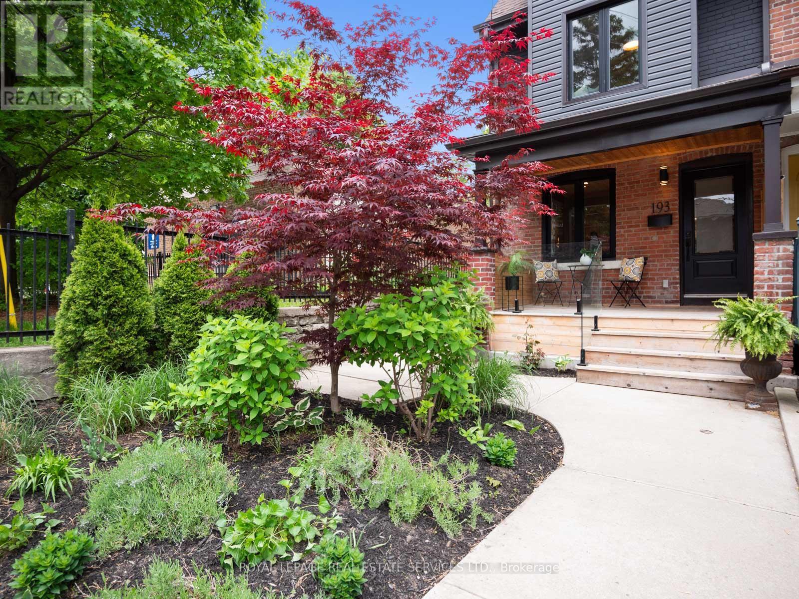 












193 CAMPBELL AVENUE

,
Toronto,




Ontario
M6P3V5

