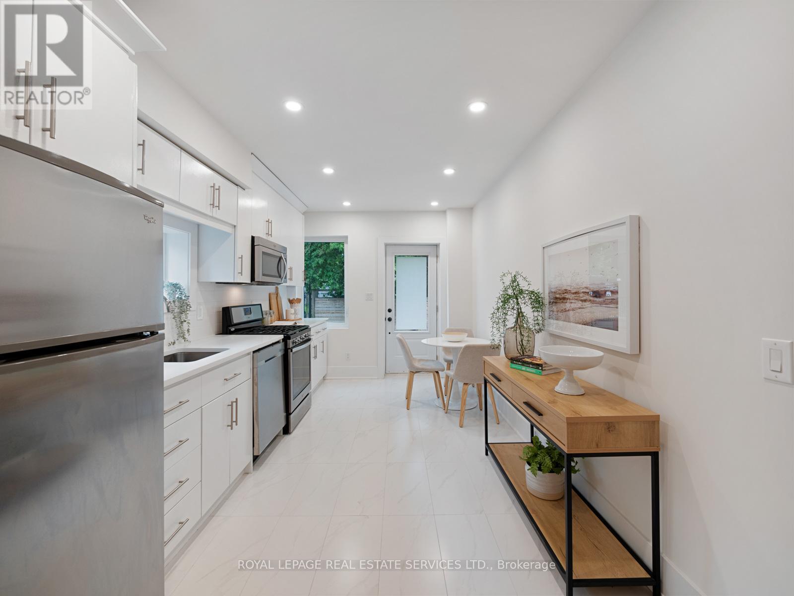 












193 CAMPBELL AVENUE

,
Toronto,




Ontario
M6P3V5

