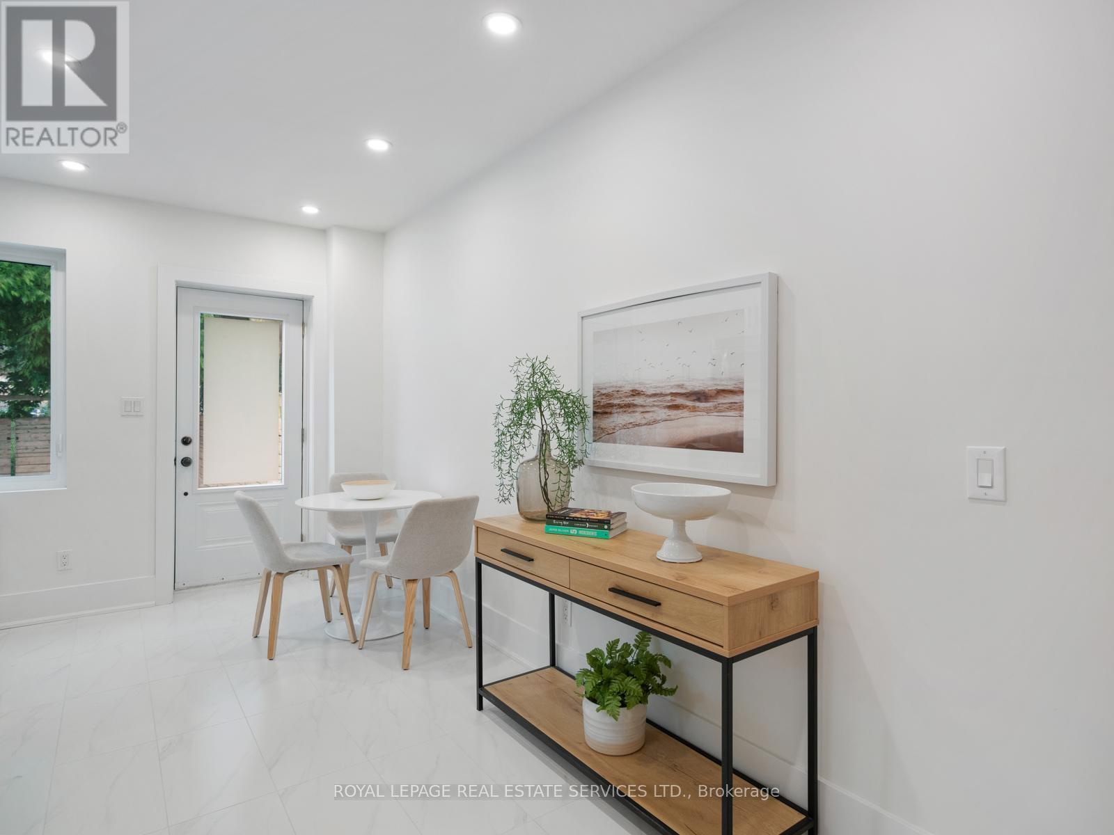 












193 CAMPBELL AVENUE

,
Toronto,




Ontario
M6P3V5


