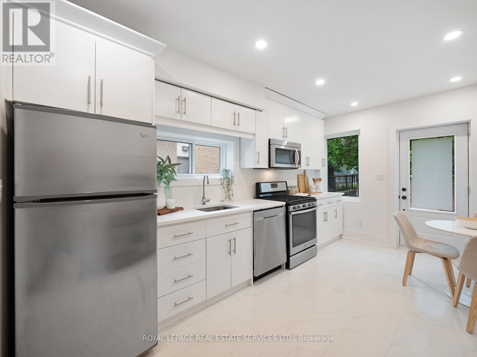 












193 CAMPBELL AVENUE

,
Toronto,




Ontario
M6P3V5

