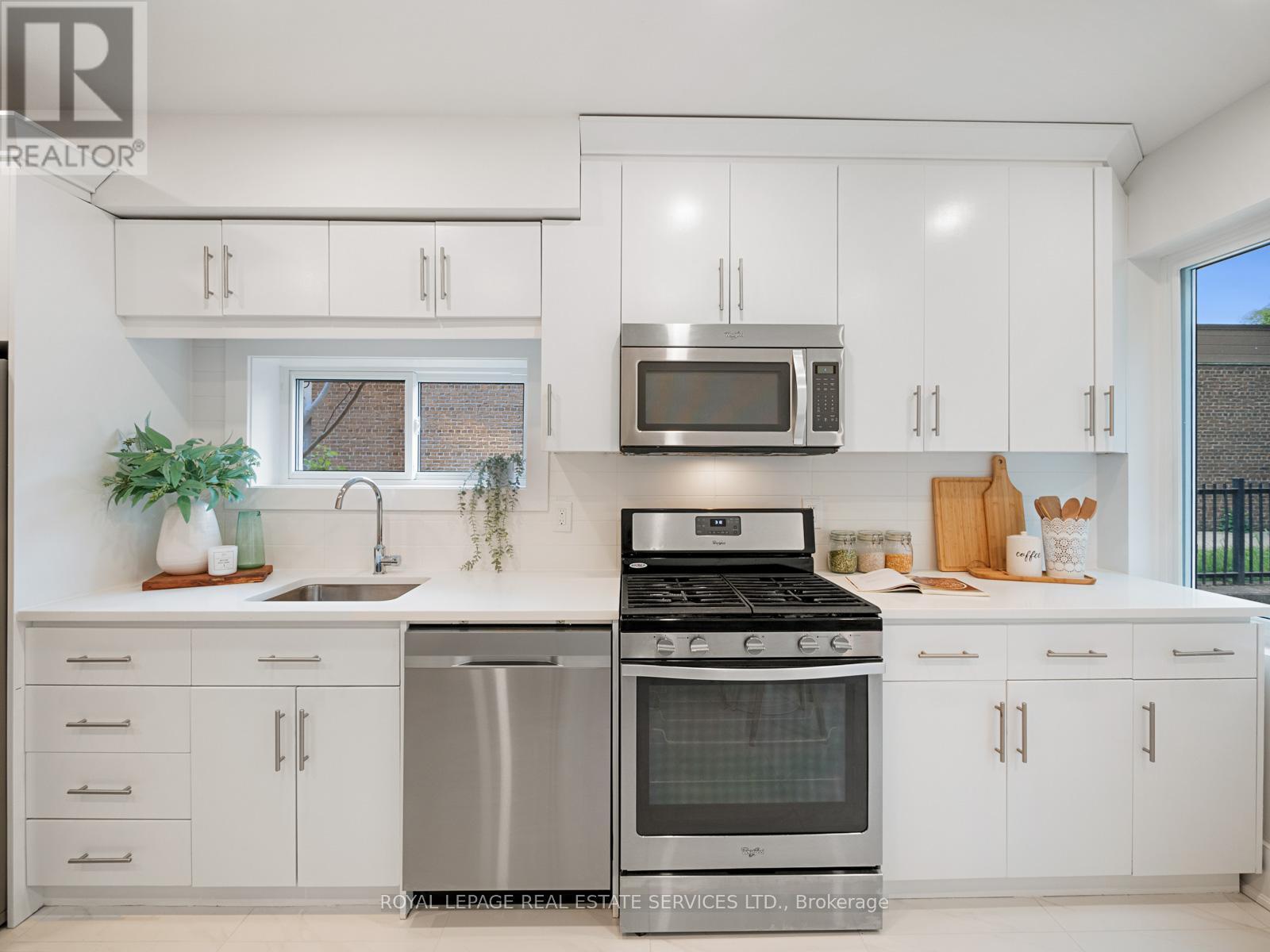 












193 CAMPBELL AVENUE

,
Toronto,




Ontario
M6P3V5

