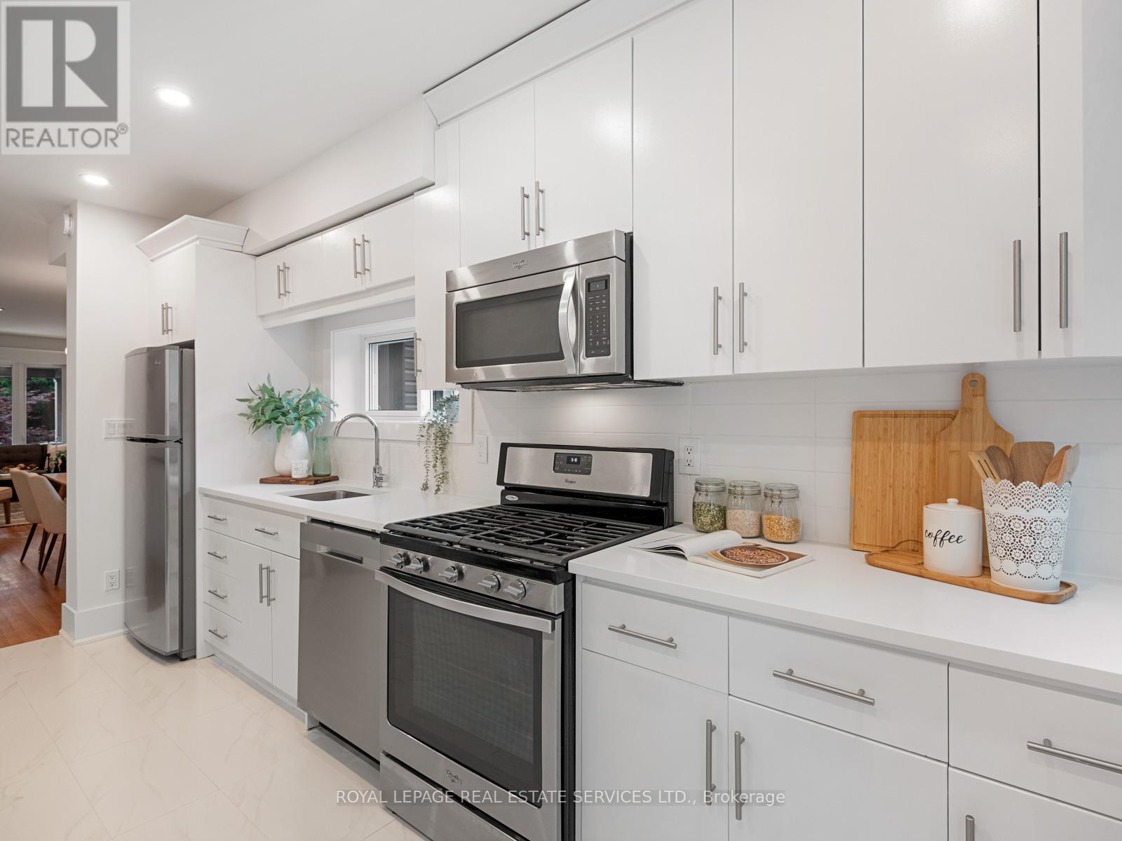












193 CAMPBELL AVENUE

,
Toronto,




Ontario
M6P3V5

