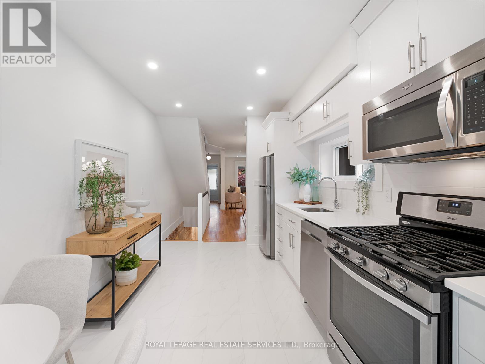 












193 CAMPBELL AVENUE

,
Toronto,




Ontario
M6P3V5

