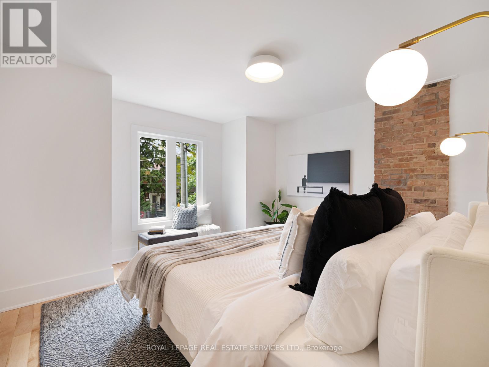 












193 CAMPBELL AVENUE

,
Toronto,




Ontario
M6P3V5

