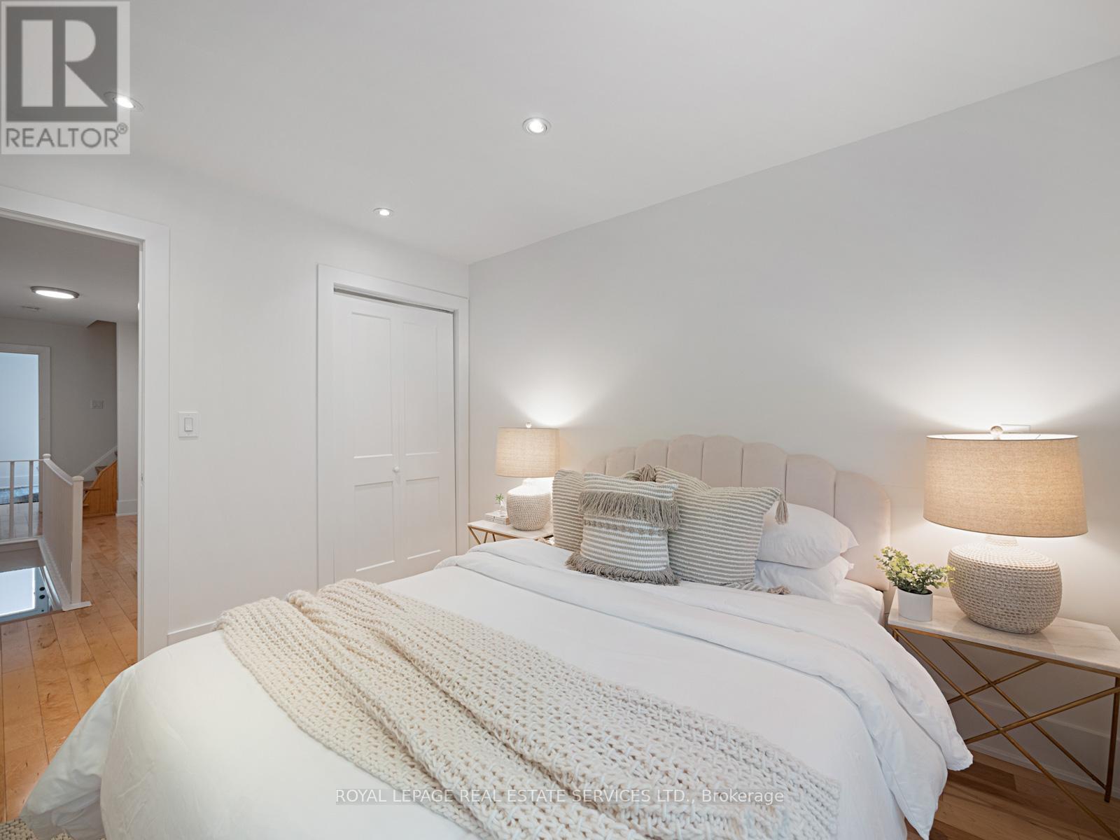 












193 CAMPBELL AVENUE

,
Toronto,




Ontario
M6P3V5

