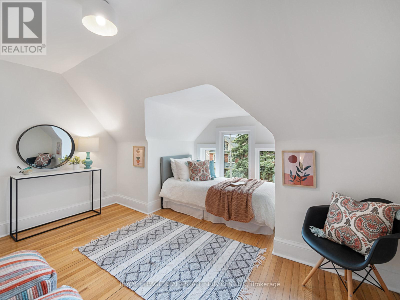 












193 CAMPBELL AVENUE

,
Toronto,




Ontario
M6P3V5


