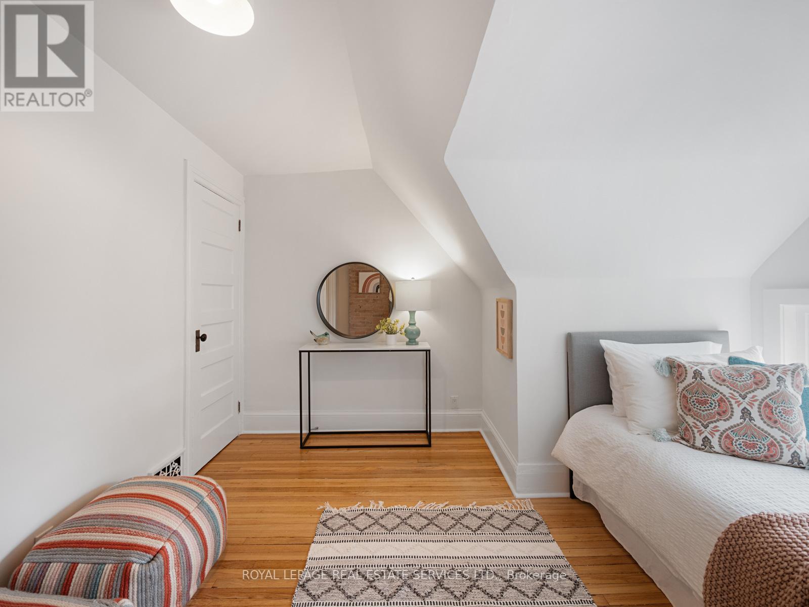 












193 CAMPBELL AVENUE

,
Toronto,




Ontario
M6P3V5

