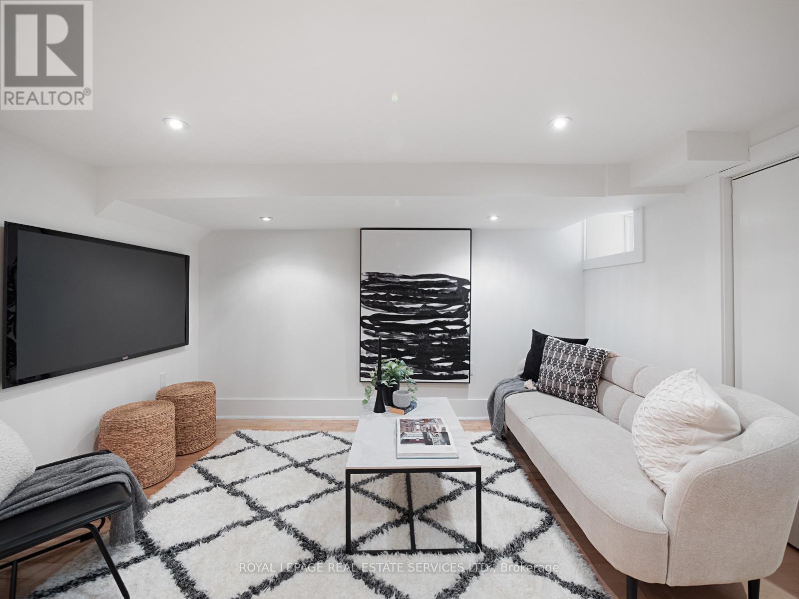 












193 CAMPBELL AVENUE

,
Toronto,




Ontario
M6P3V5

