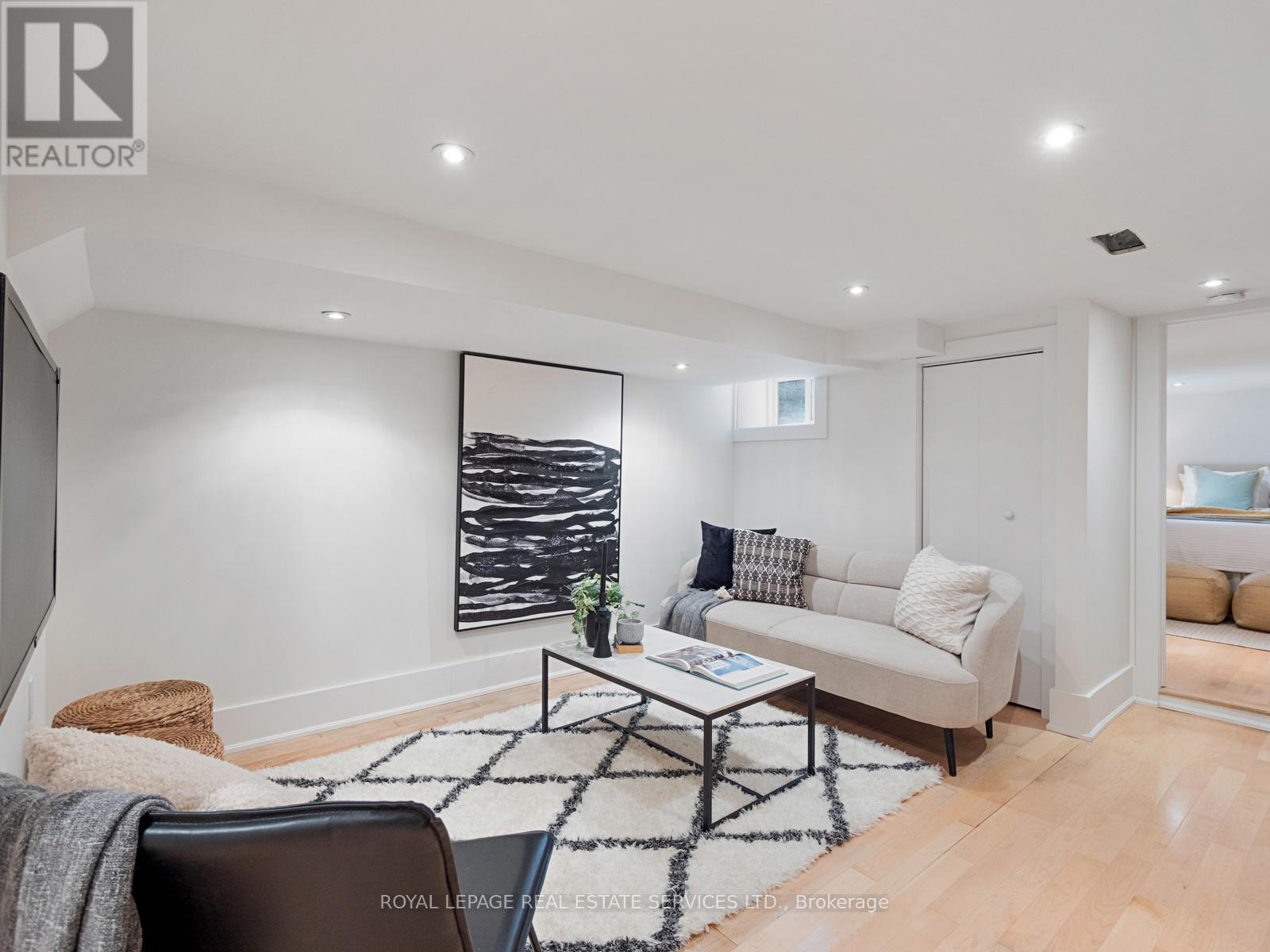 












193 CAMPBELL AVENUE

,
Toronto,




Ontario
M6P3V5


