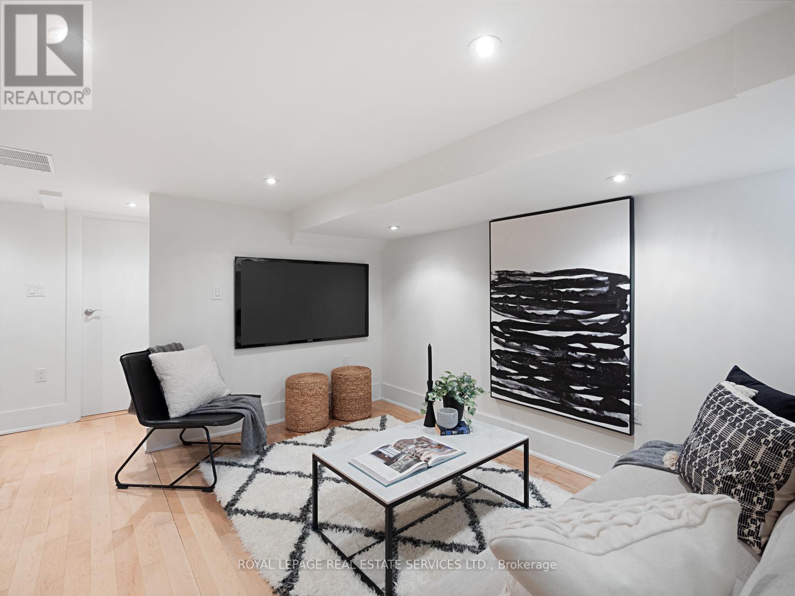 












193 CAMPBELL AVENUE

,
Toronto,




Ontario
M6P3V5

