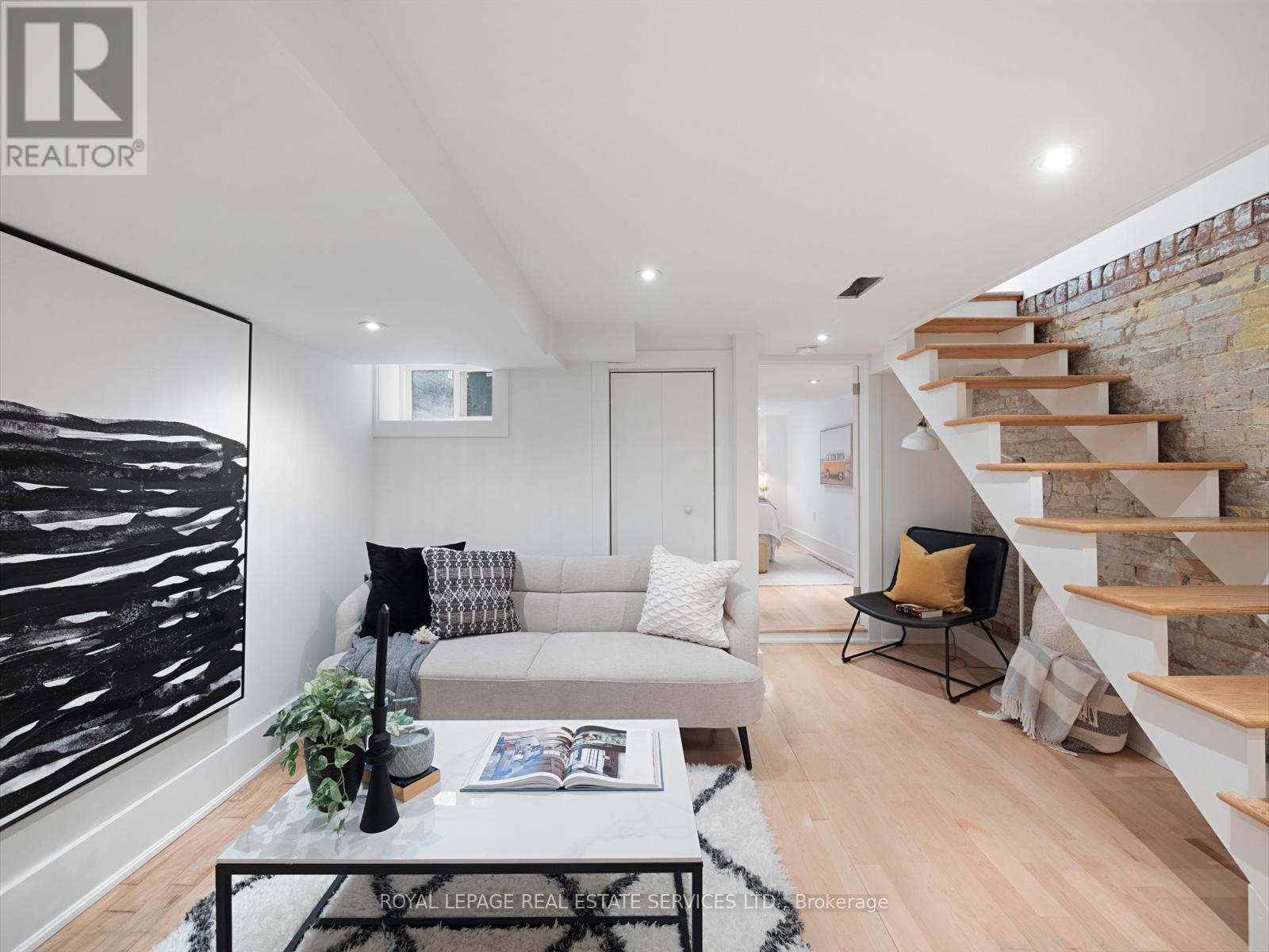 












193 CAMPBELL AVENUE

,
Toronto,




Ontario
M6P3V5

