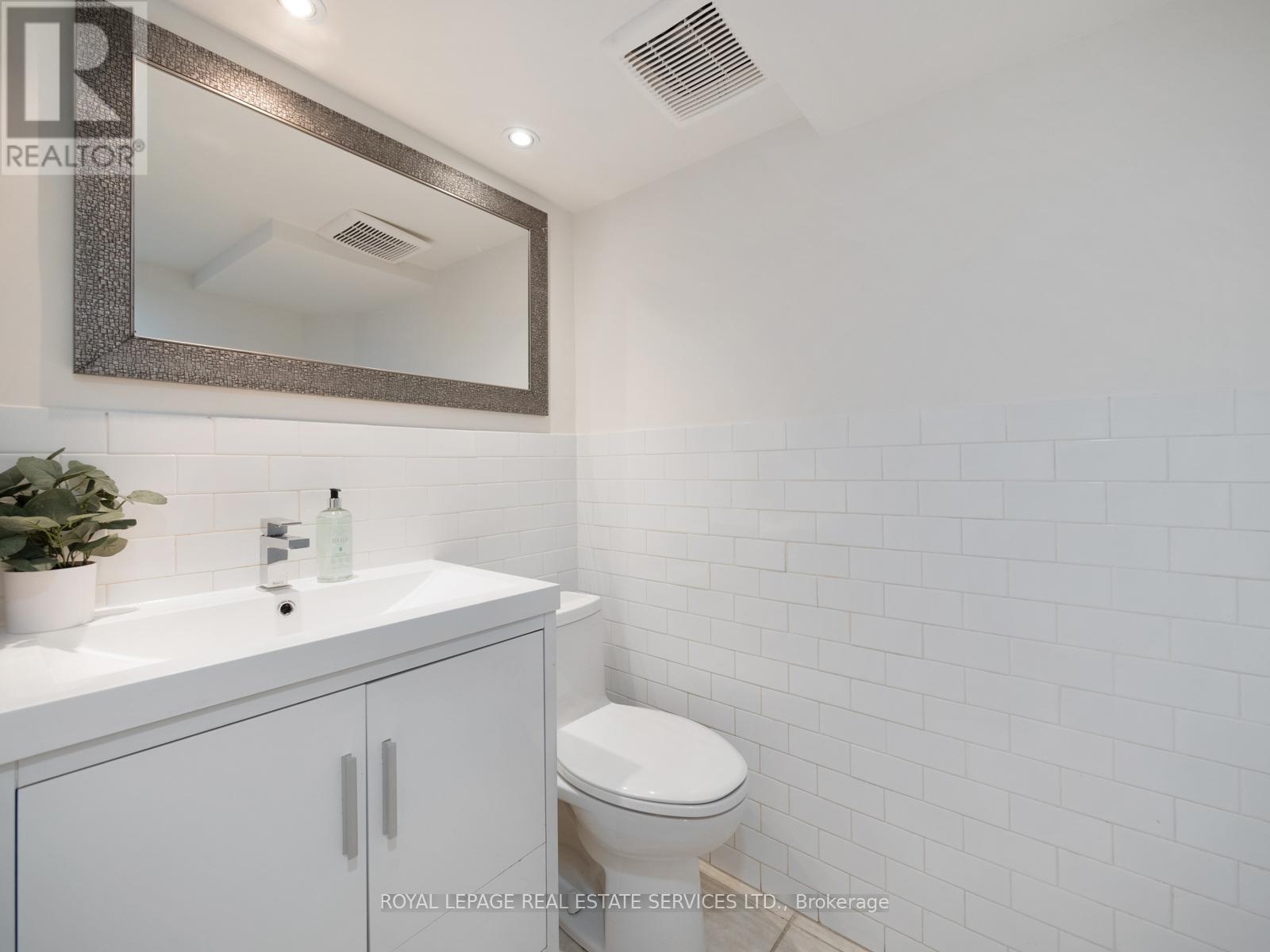 












193 CAMPBELL AVENUE

,
Toronto,




Ontario
M6P3V5


