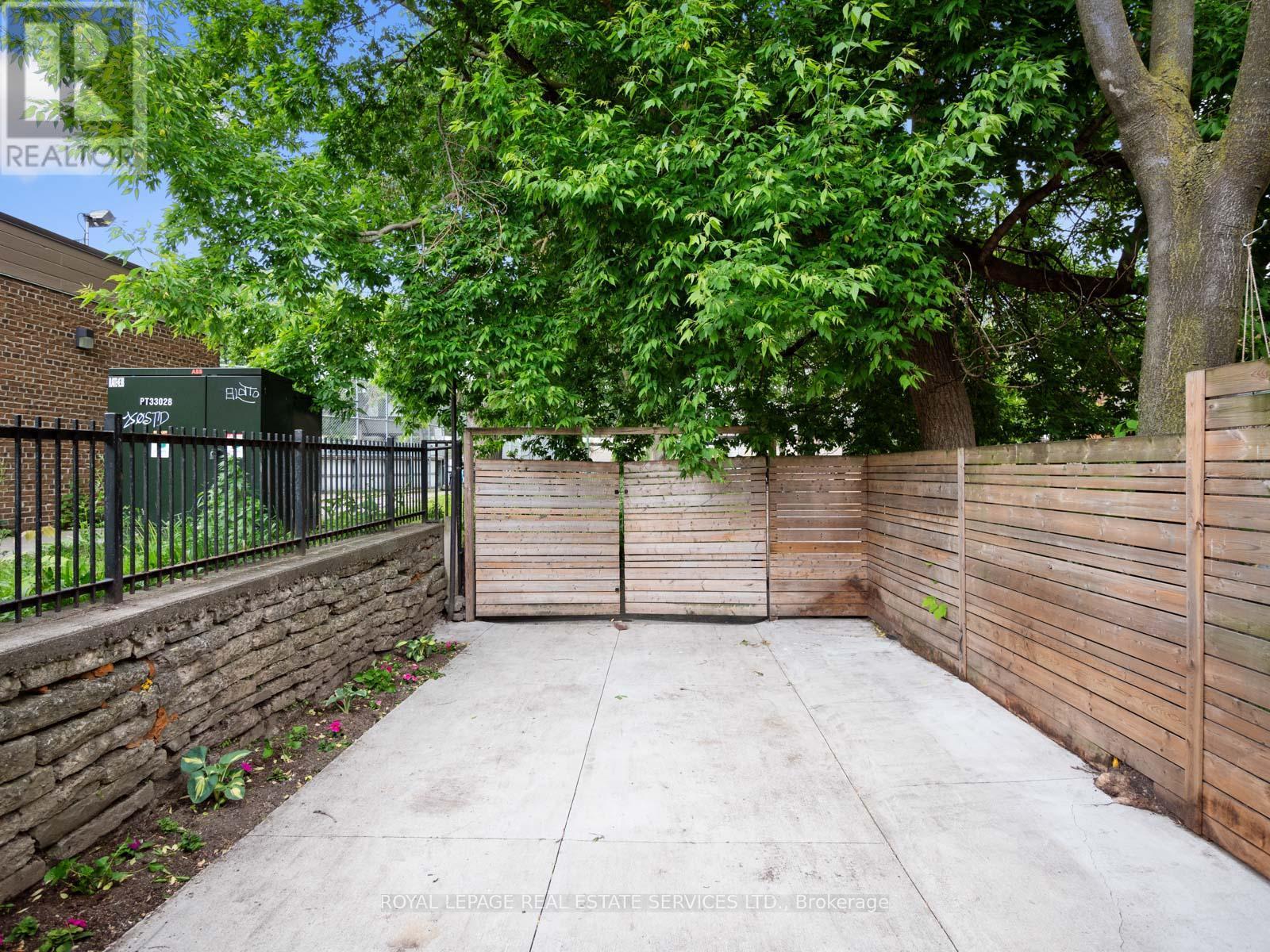 












193 CAMPBELL AVENUE

,
Toronto,




Ontario
M6P3V5

