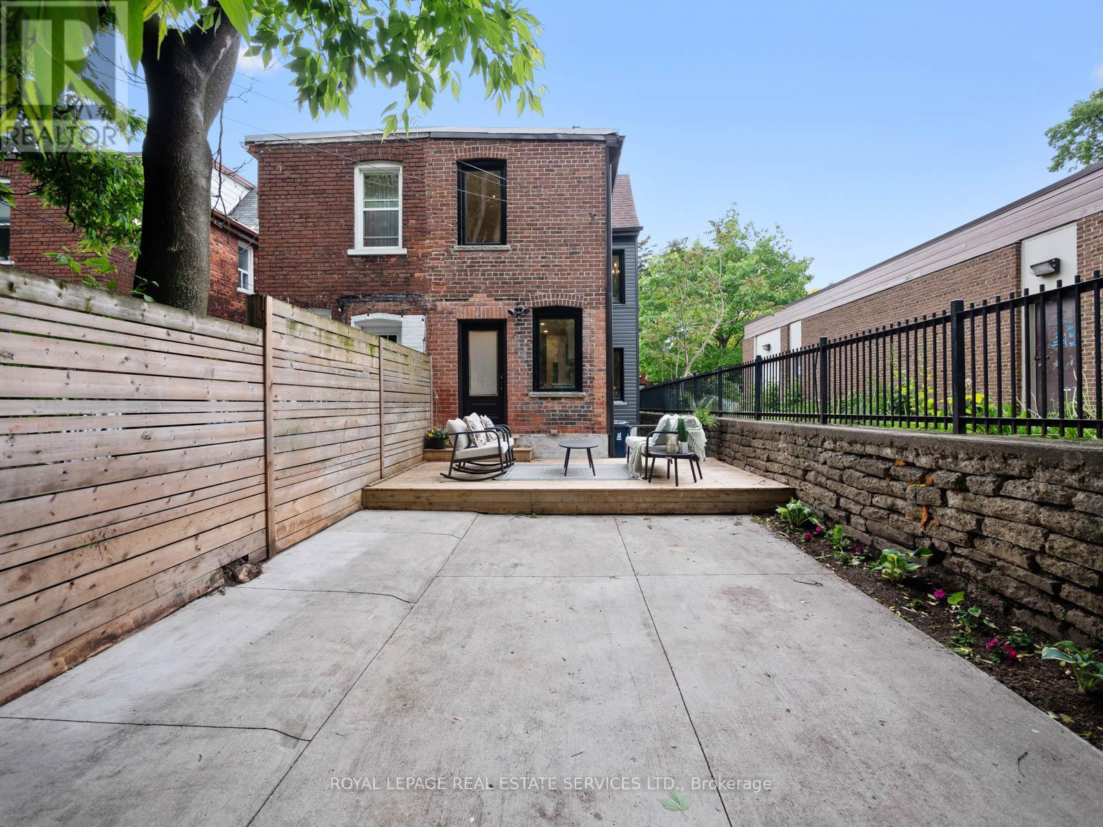 












193 CAMPBELL AVENUE

,
Toronto,




Ontario
M6P3V5

