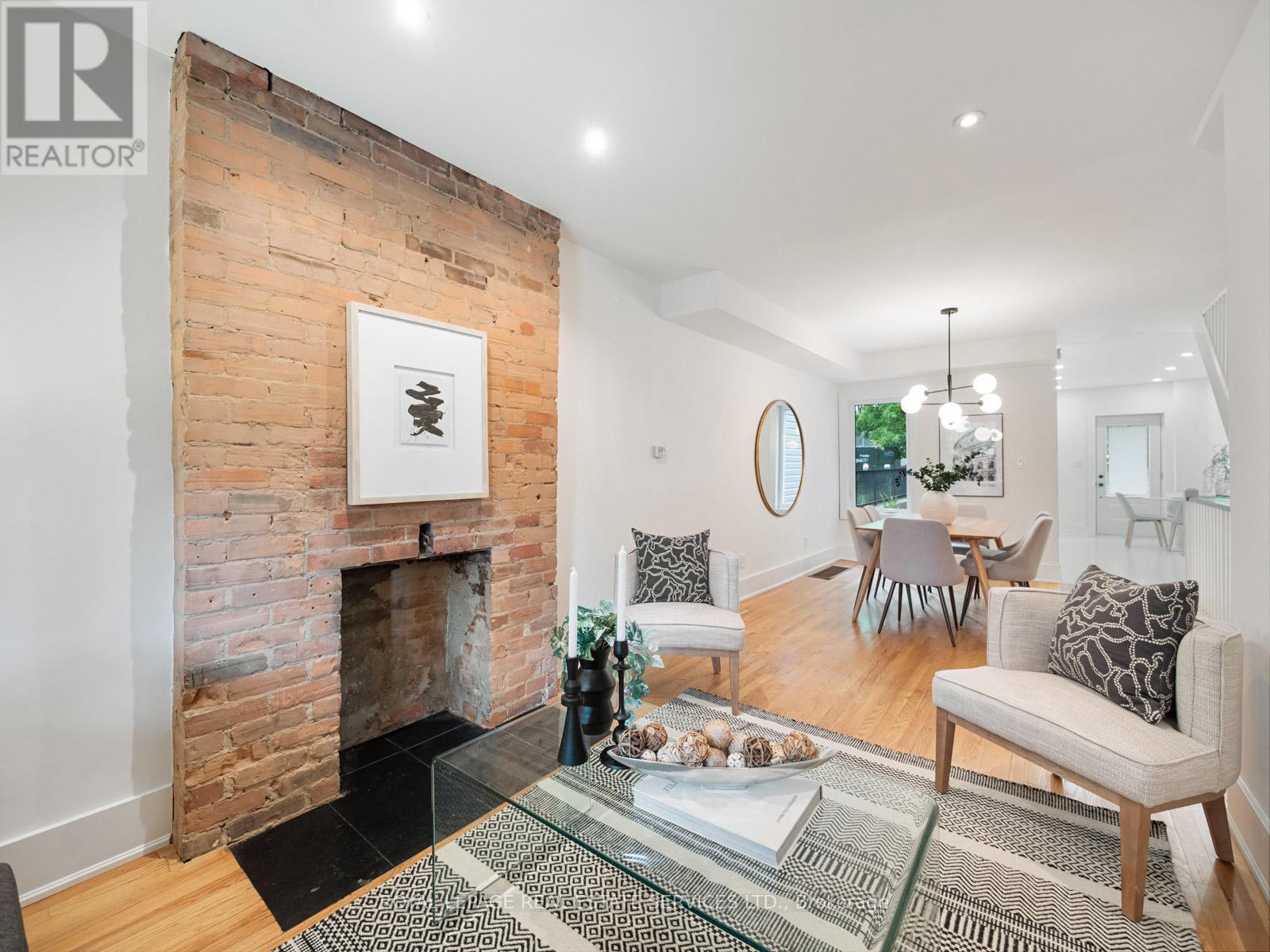 












193 CAMPBELL AVENUE

,
Toronto,




Ontario
M6P3V5

