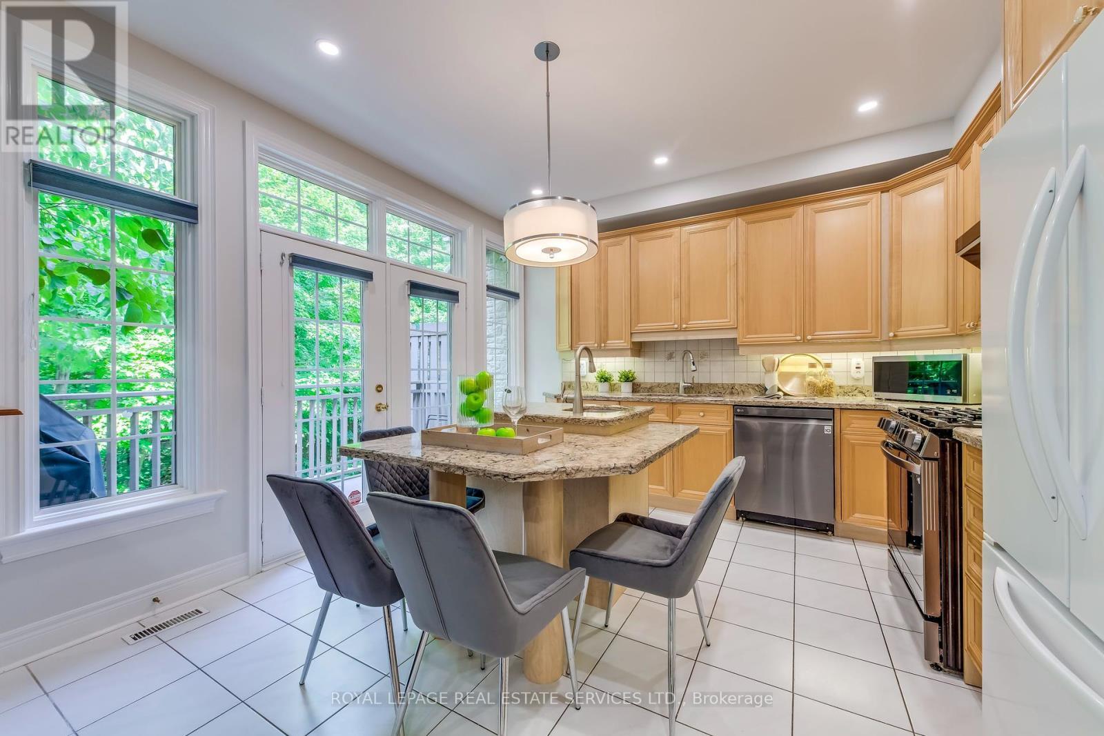 












10 - 2303 HILL RIDGE COURT

,
Oakville,




Ontario
L6M3N3

