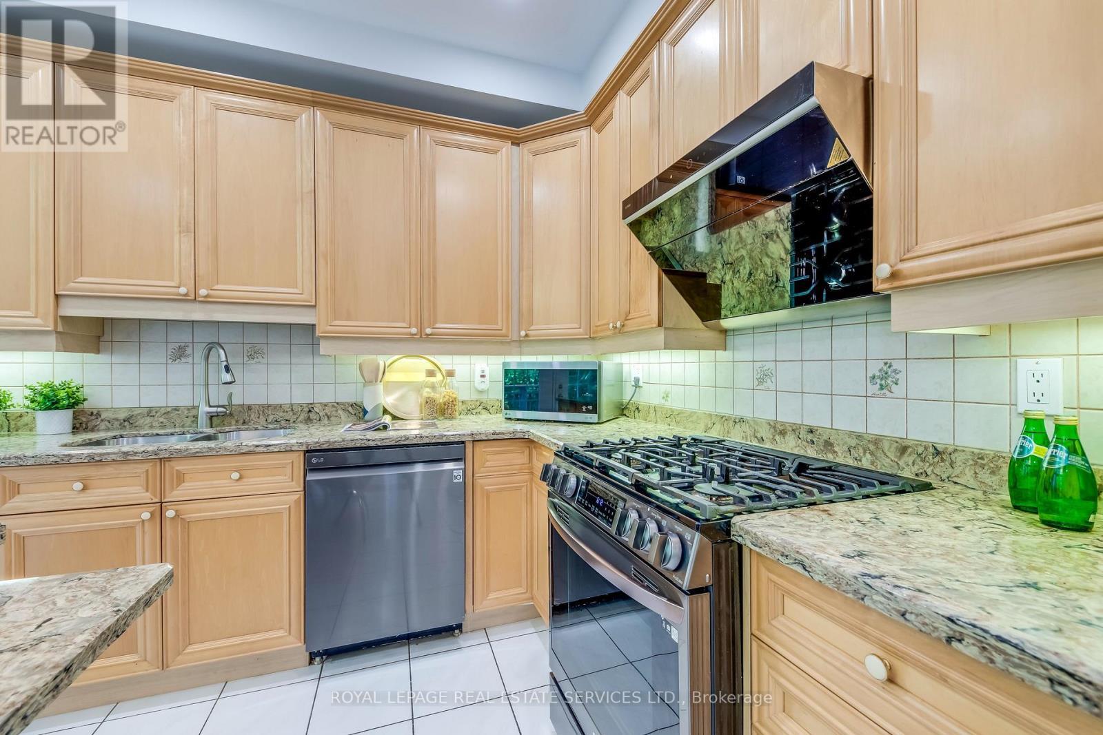












10 - 2303 HILL RIDGE COURT

,
Oakville,




Ontario
L6M3N3

