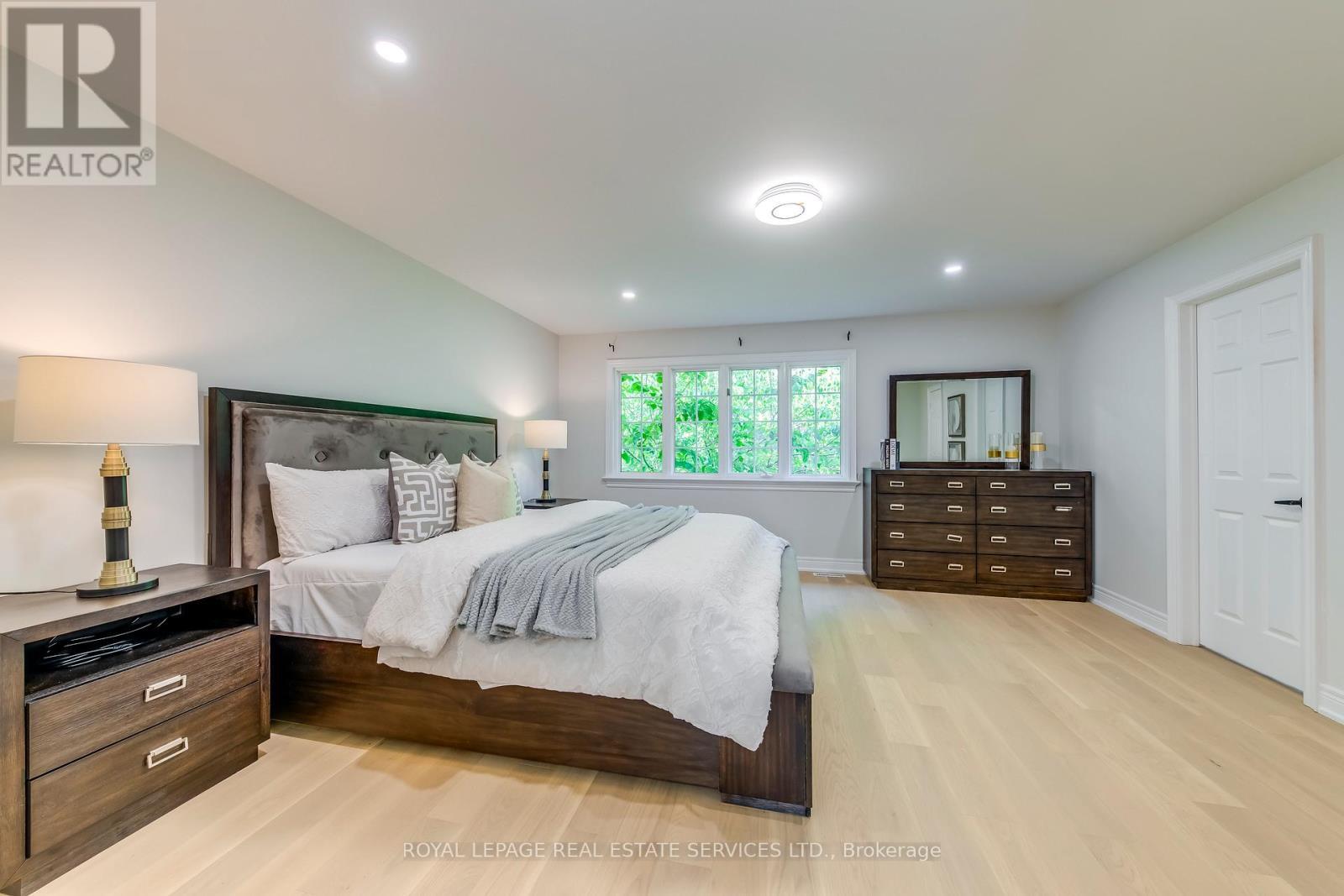 












10 - 2303 HILL RIDGE COURT

,
Oakville,




Ontario
L6M3N3

