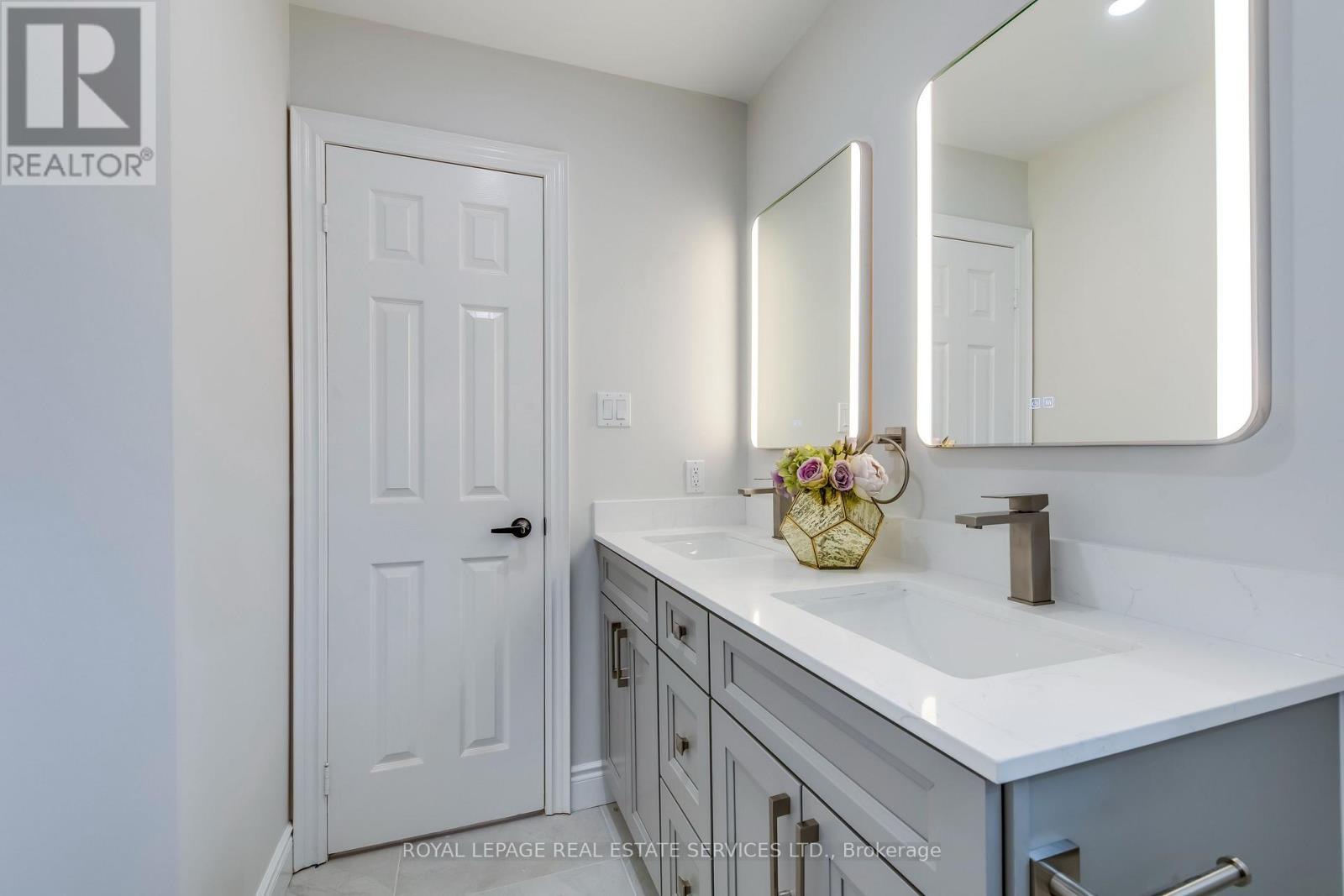 












10 - 2303 HILL RIDGE COURT

,
Oakville,




Ontario
L6M3N3

