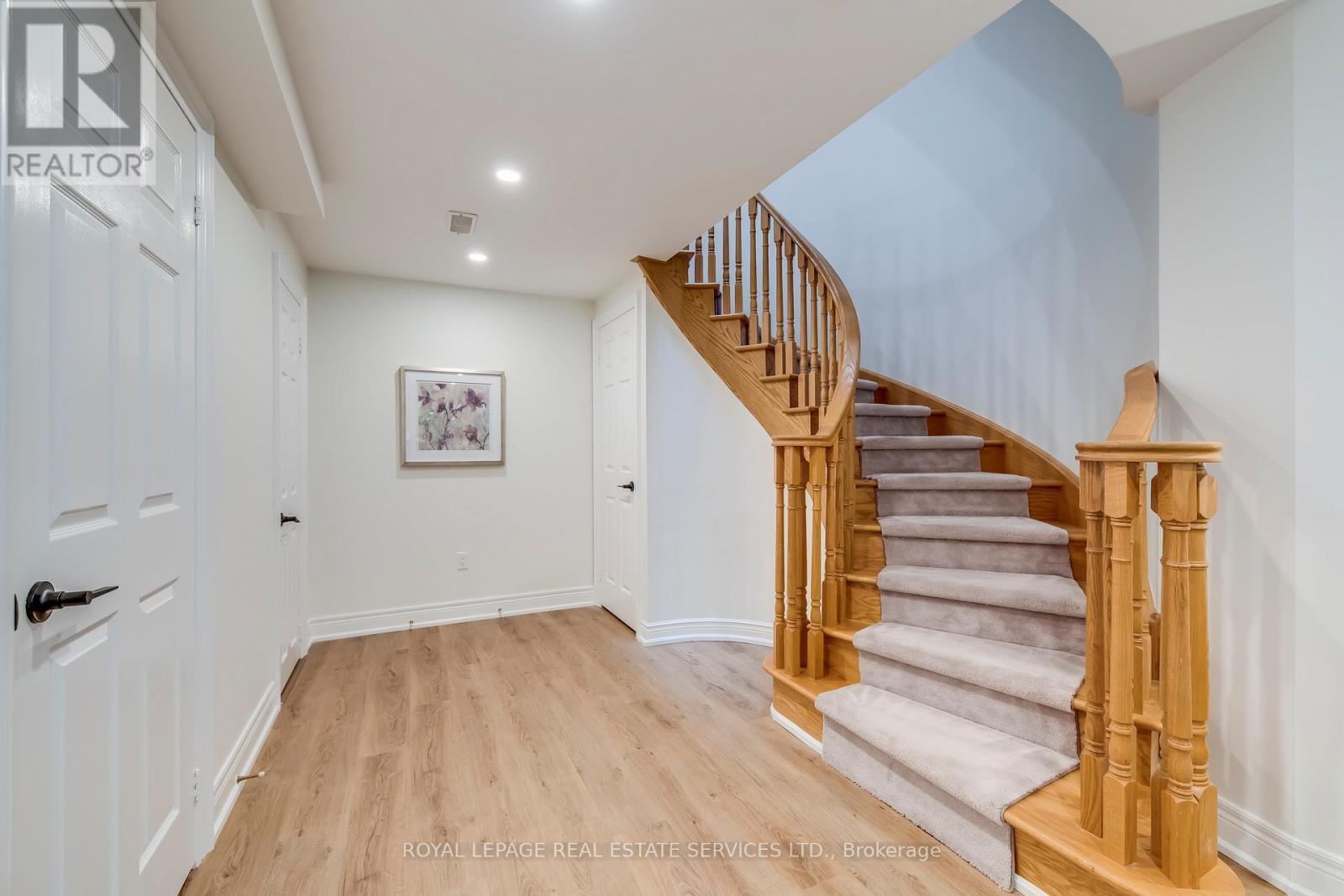 












10 - 2303 HILL RIDGE COURT

,
Oakville,




Ontario
L6M3N3

