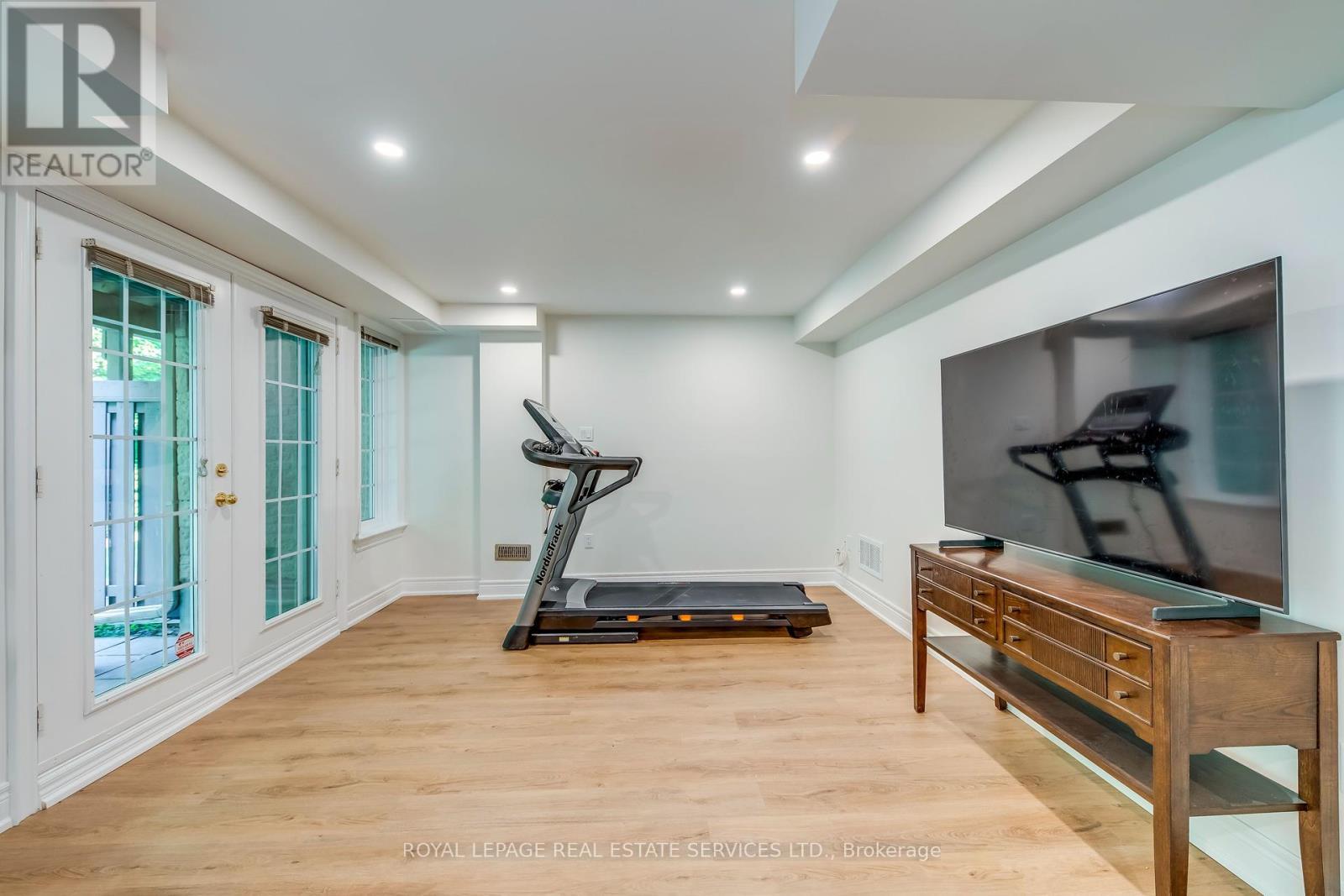 












10 - 2303 HILL RIDGE COURT

,
Oakville,




Ontario
L6M3N3

