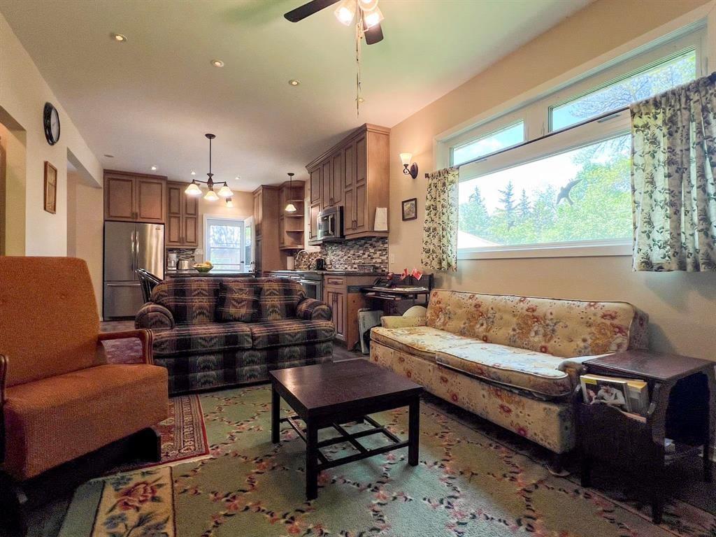 












330 Oak Drive

,
Oak Lake Beach,




Manitoba
R0M1P0

