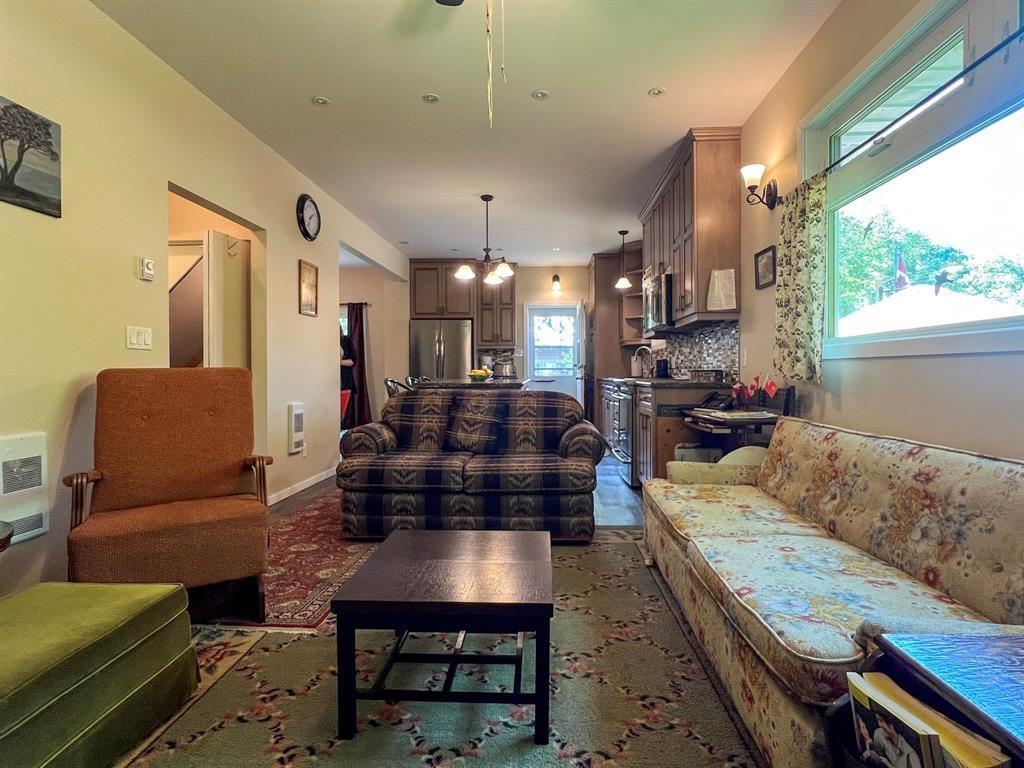 












330 Oak Drive

,
Oak Lake Beach,




Manitoba
R0M1P0

