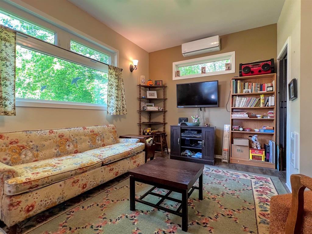












330 Oak Drive

,
Oak Lake Beach,




Manitoba
R0M1P0

