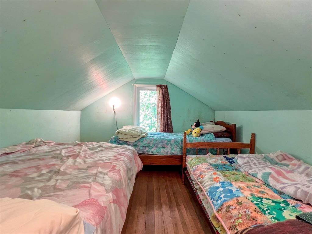 












330 Oak Drive

,
Oak Lake Beach,




Manitoba
R0M1P0

