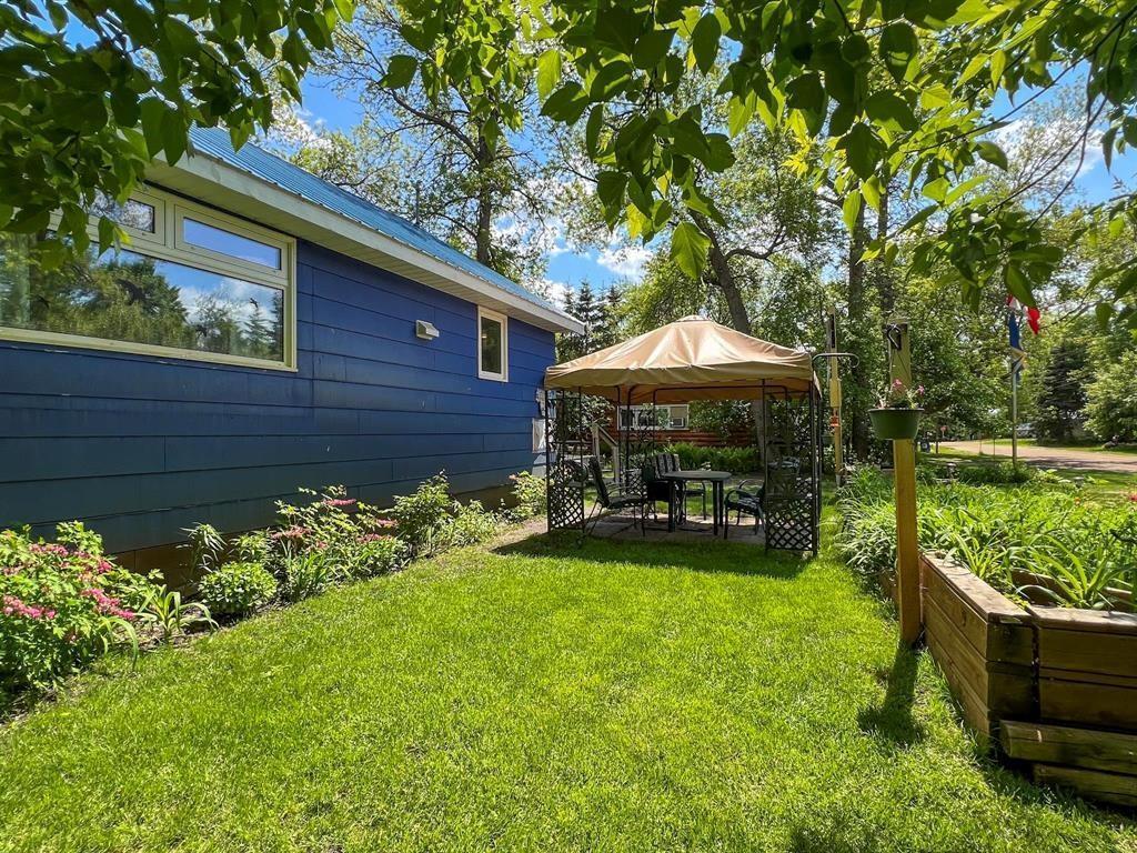 












330 Oak Drive

,
Oak Lake Beach,




Manitoba
R0M1P0

