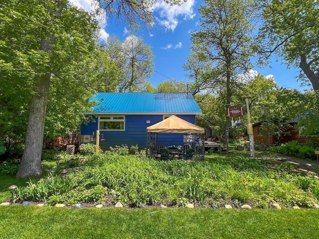 












330 Oak Drive

,
Oak Lake Beach,




Manitoba
R0M1P0

