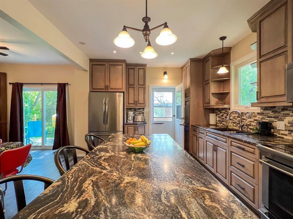 












330 Oak Drive

,
Oak Lake Beach,




Manitoba
R0M1P0

