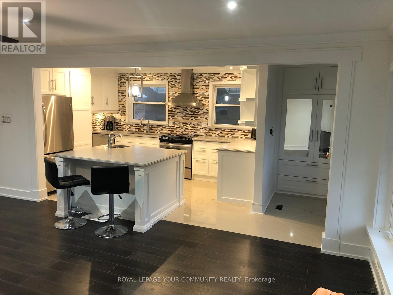 












UPPER - 116 MOUNT OLIVE DRIVE

,
Toronto,




Ontario
M9V2E2

