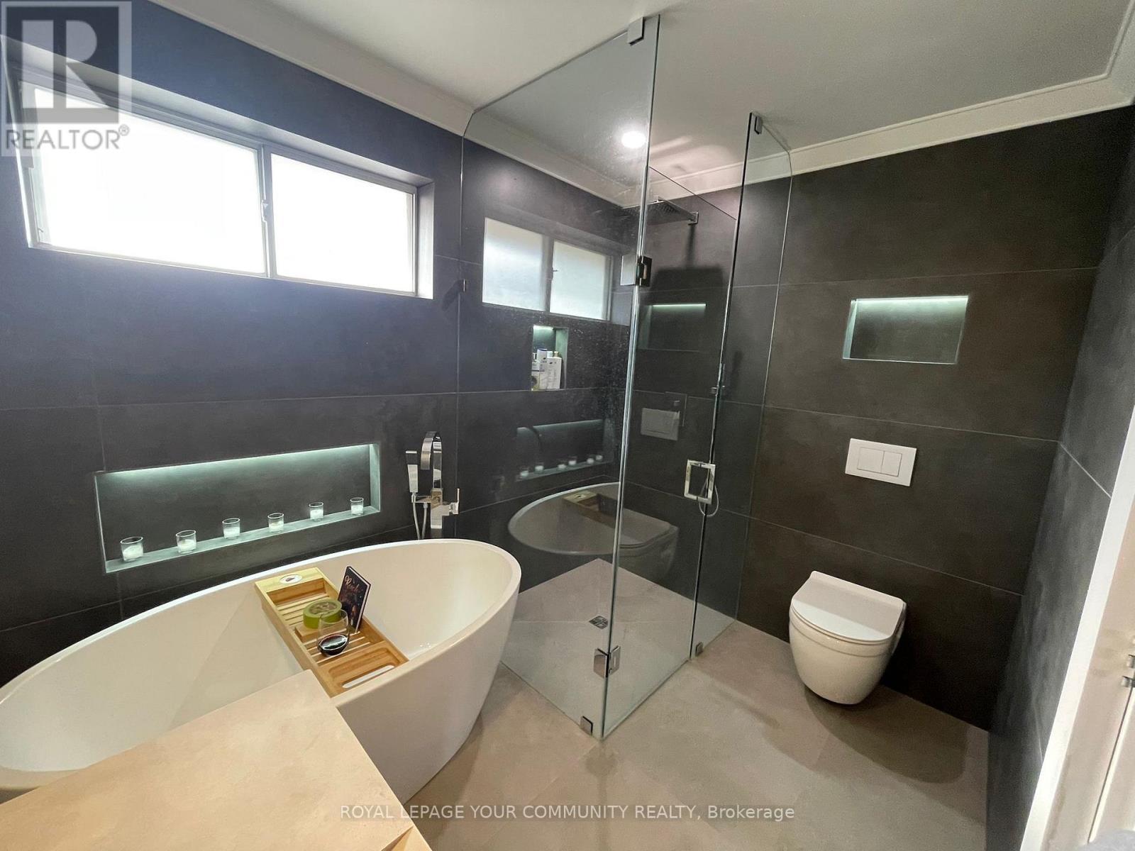 












UPPER - 116 MOUNT OLIVE DRIVE

,
Toronto,




Ontario
M9V2E2

