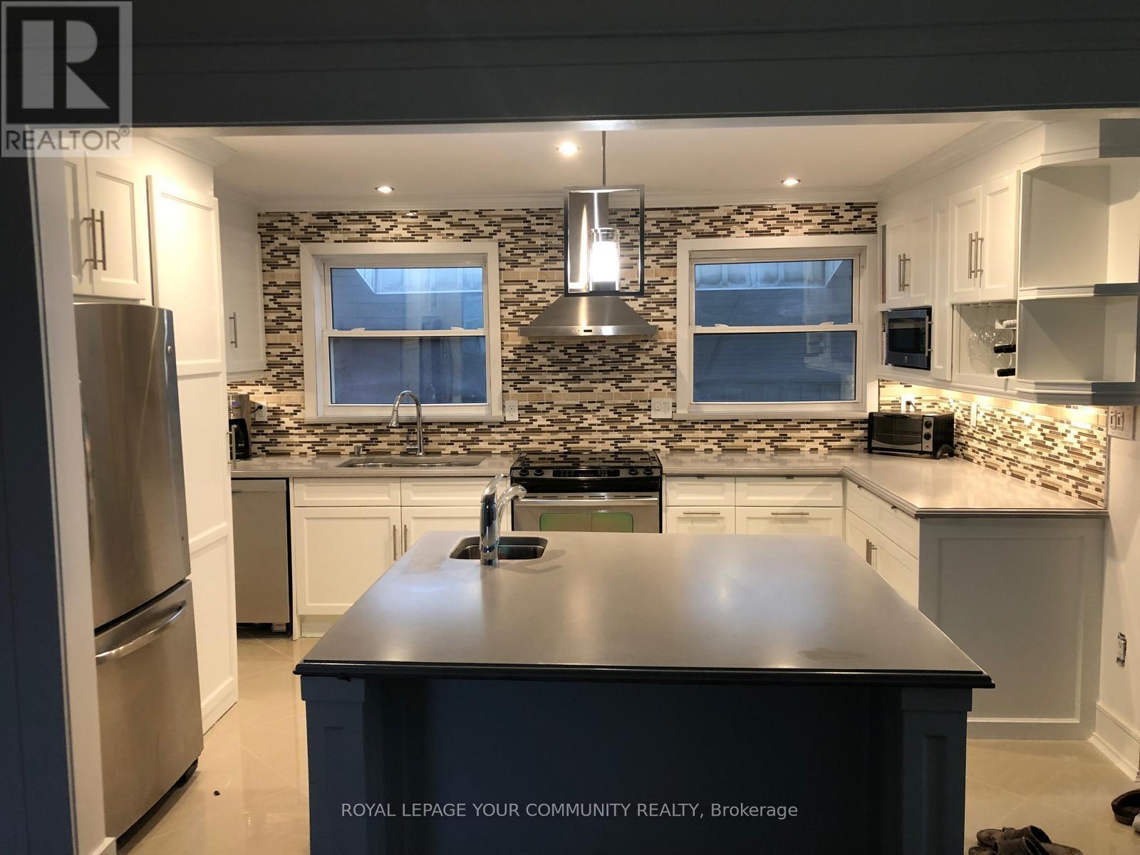












UPPER - 116 MOUNT OLIVE DRIVE

,
Toronto,




Ontario
M9V2E2

