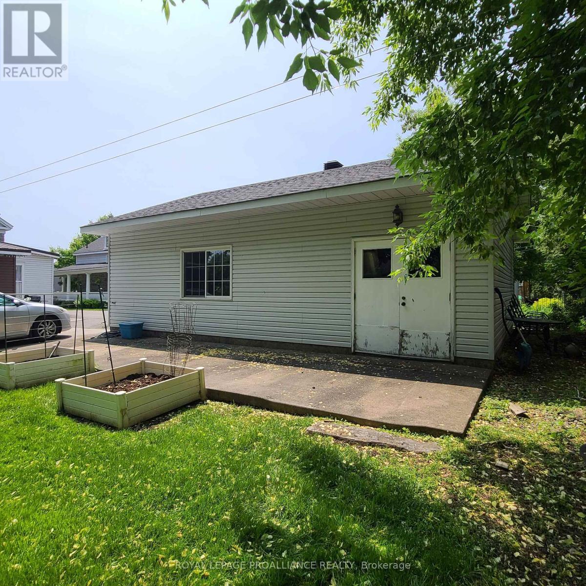 












634 HENRY STREET W

,
Prescott,




Ontario
K0E1T0


