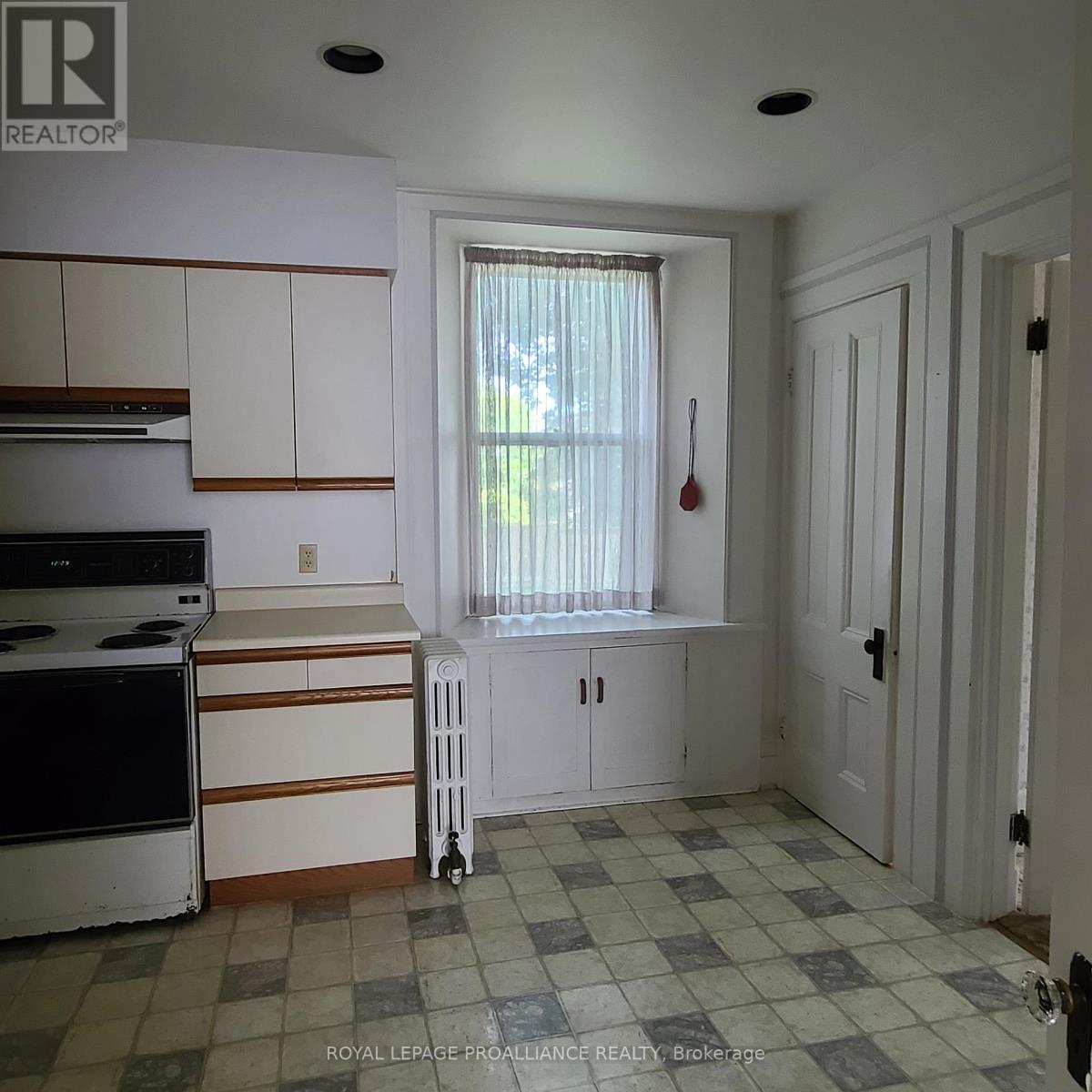 












634 HENRY STREET W

,
Prescott,




Ontario
K0E1T0

