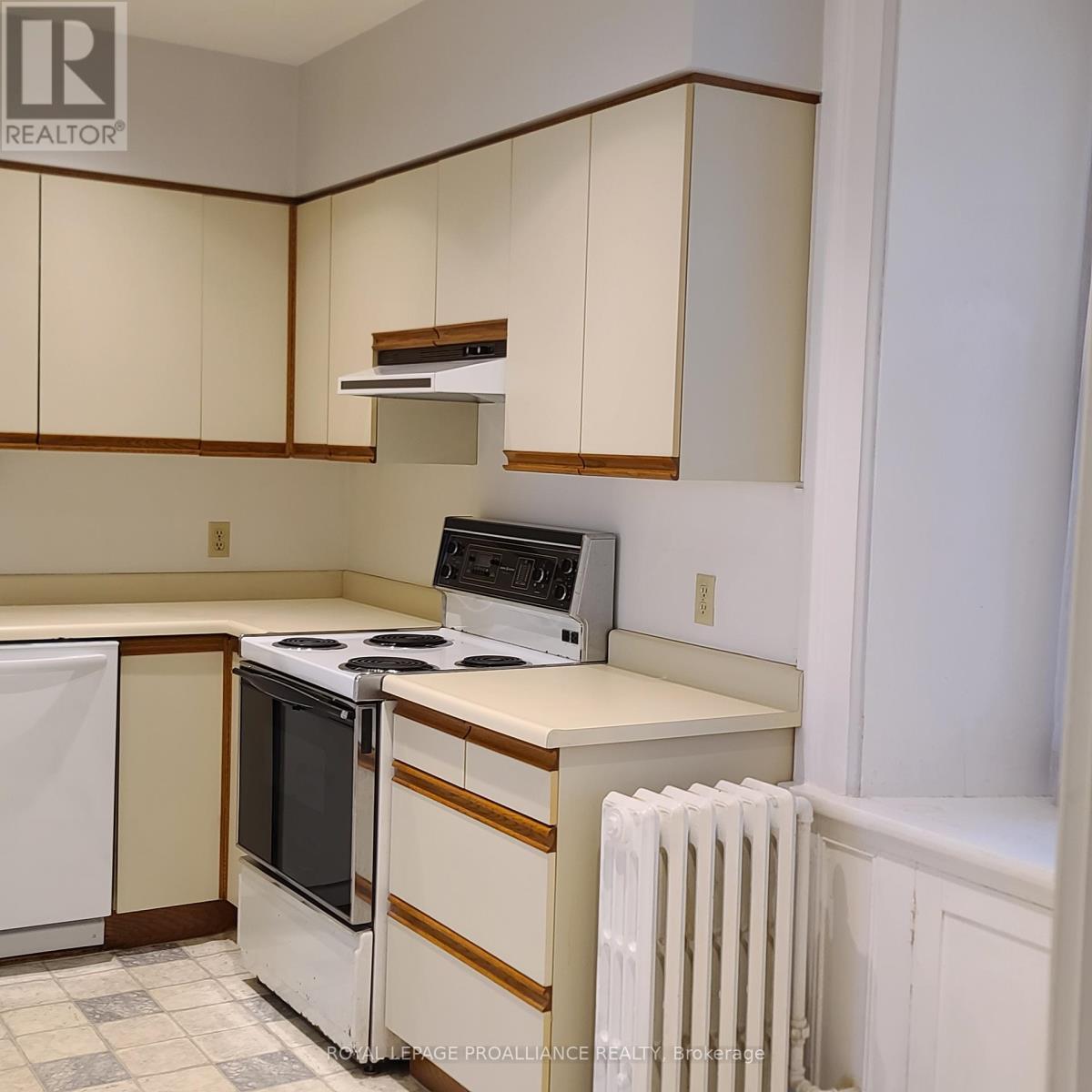 












634 HENRY STREET W

,
Prescott,




Ontario
K0E1T0

