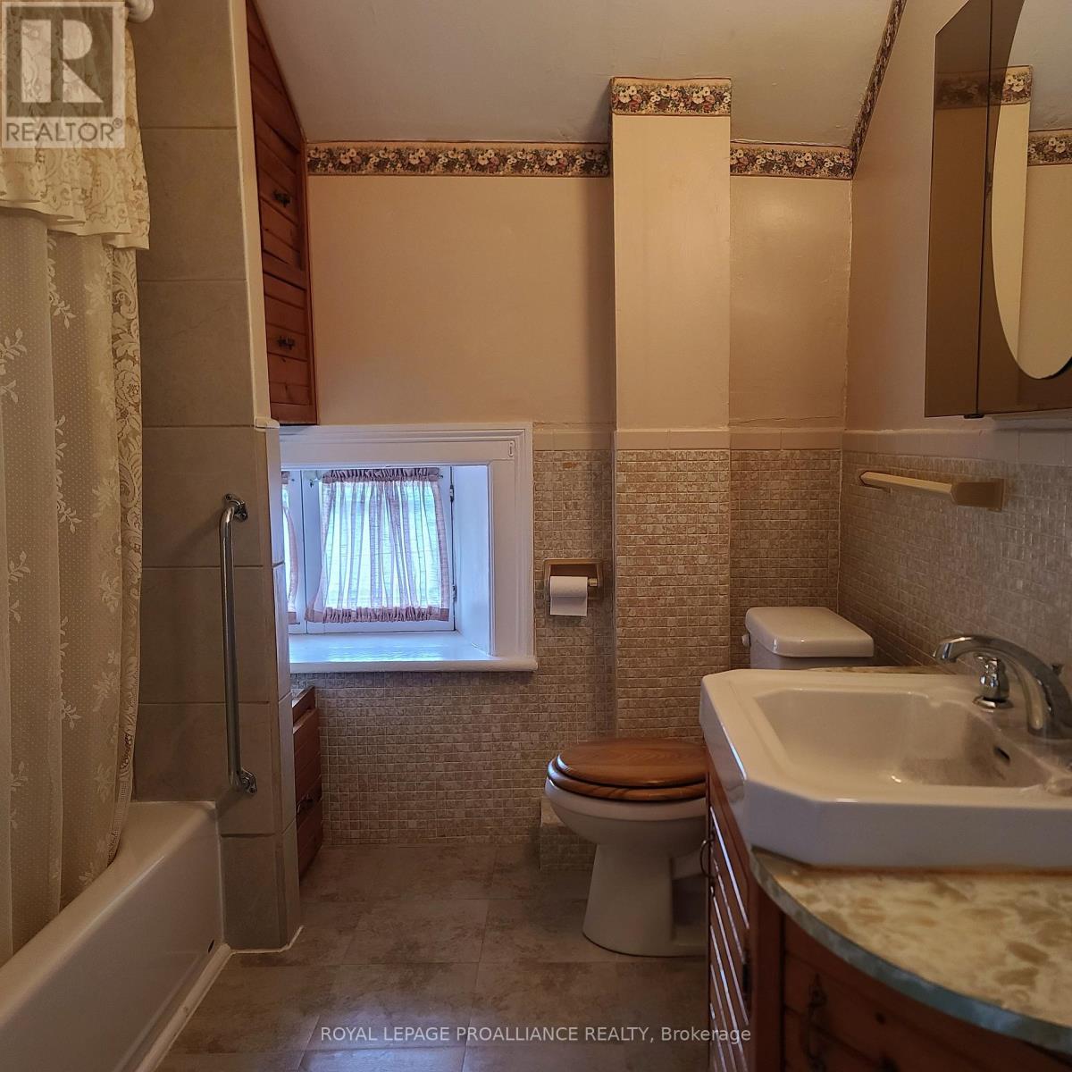 












634 HENRY STREET W

,
Prescott,




Ontario
K0E1T0

