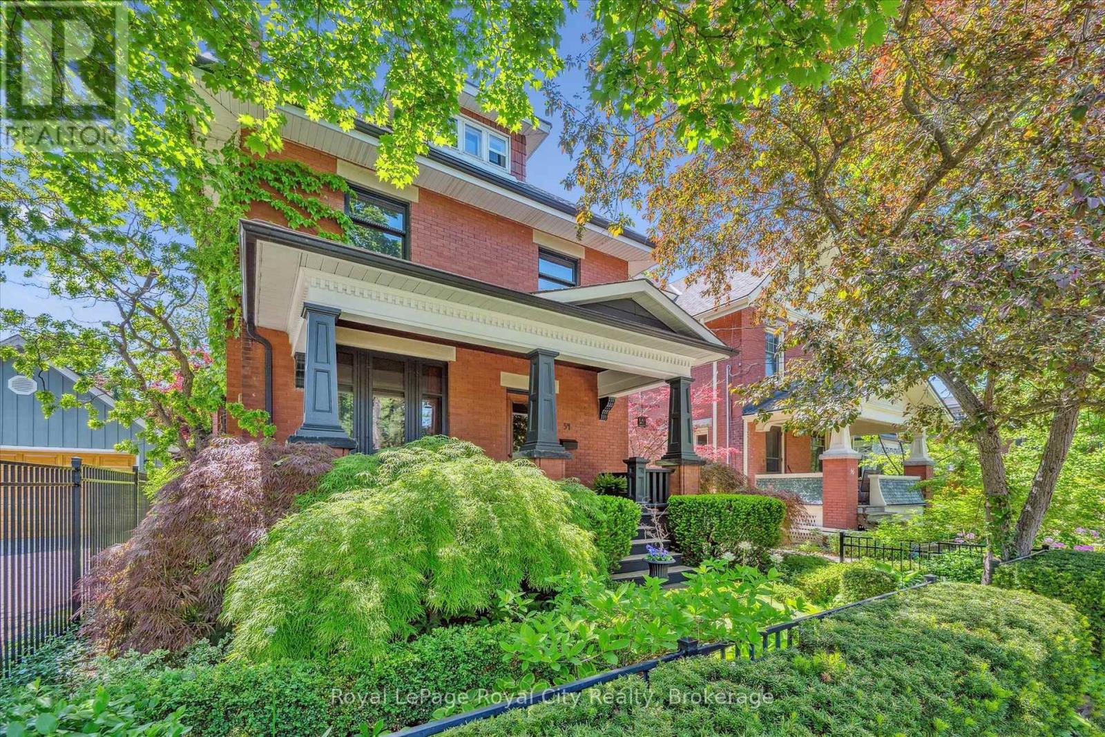 












54 CLINTON STREET

,
Guelph (Downtown),




Ontario
N1H5G5


