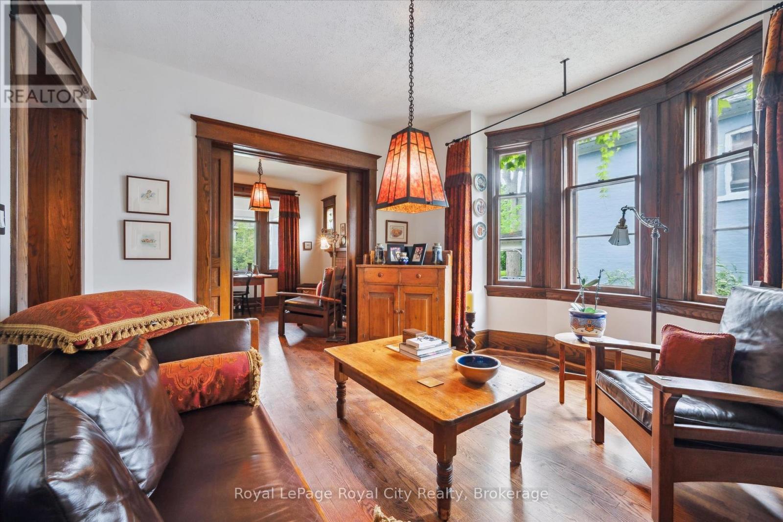 












54 CLINTON STREET

,
Guelph (Downtown),




Ontario
N1H5G5

