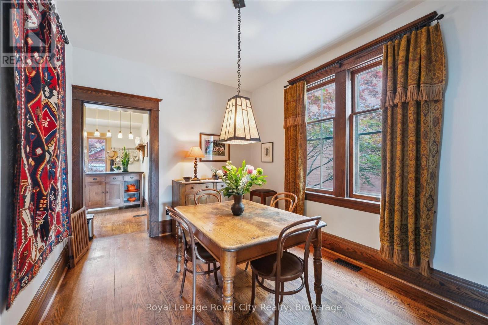 












54 CLINTON STREET

,
Guelph (Downtown),




Ontario
N1H5G5

