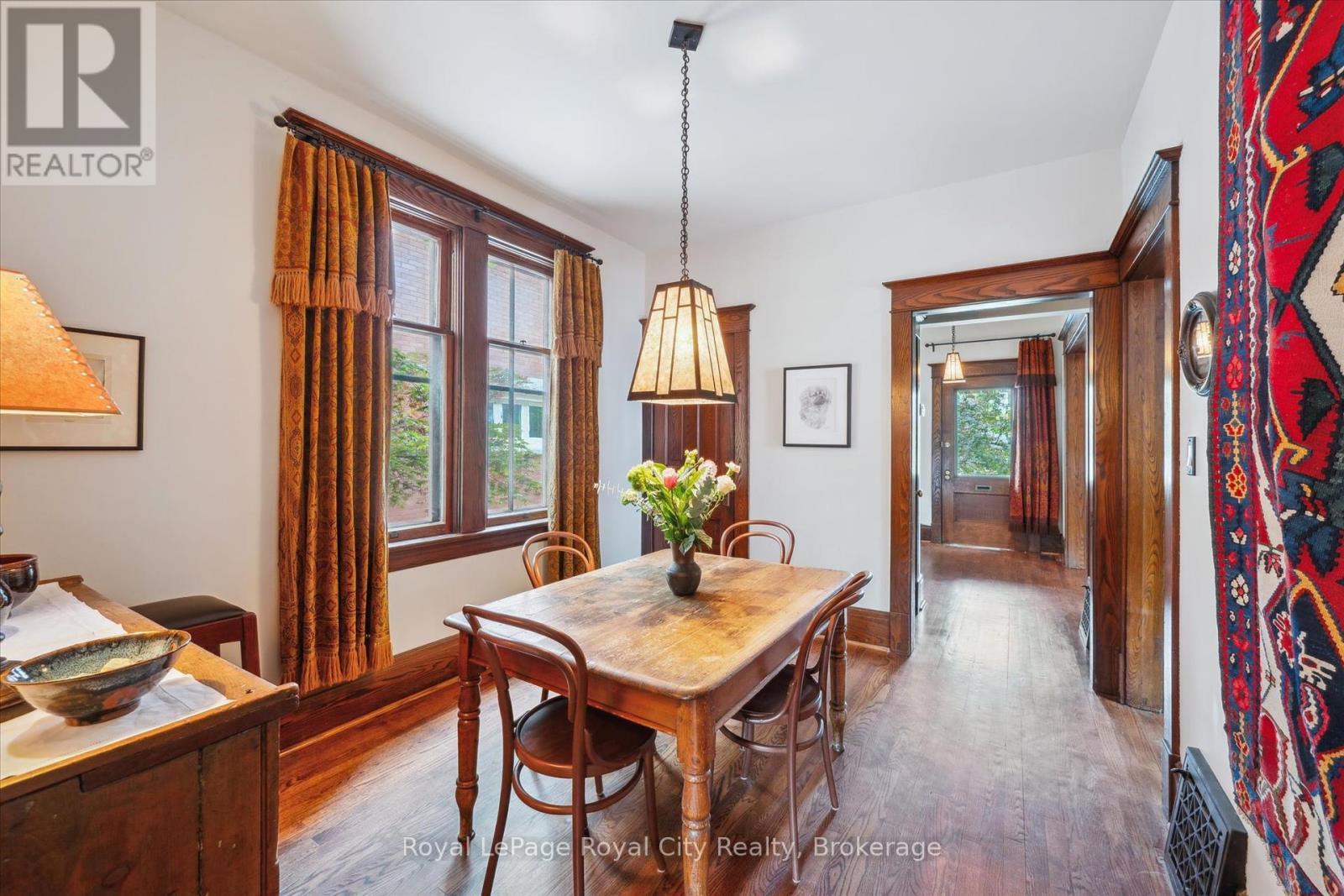 












54 CLINTON STREET

,
Guelph (Downtown),




Ontario
N1H5G5

