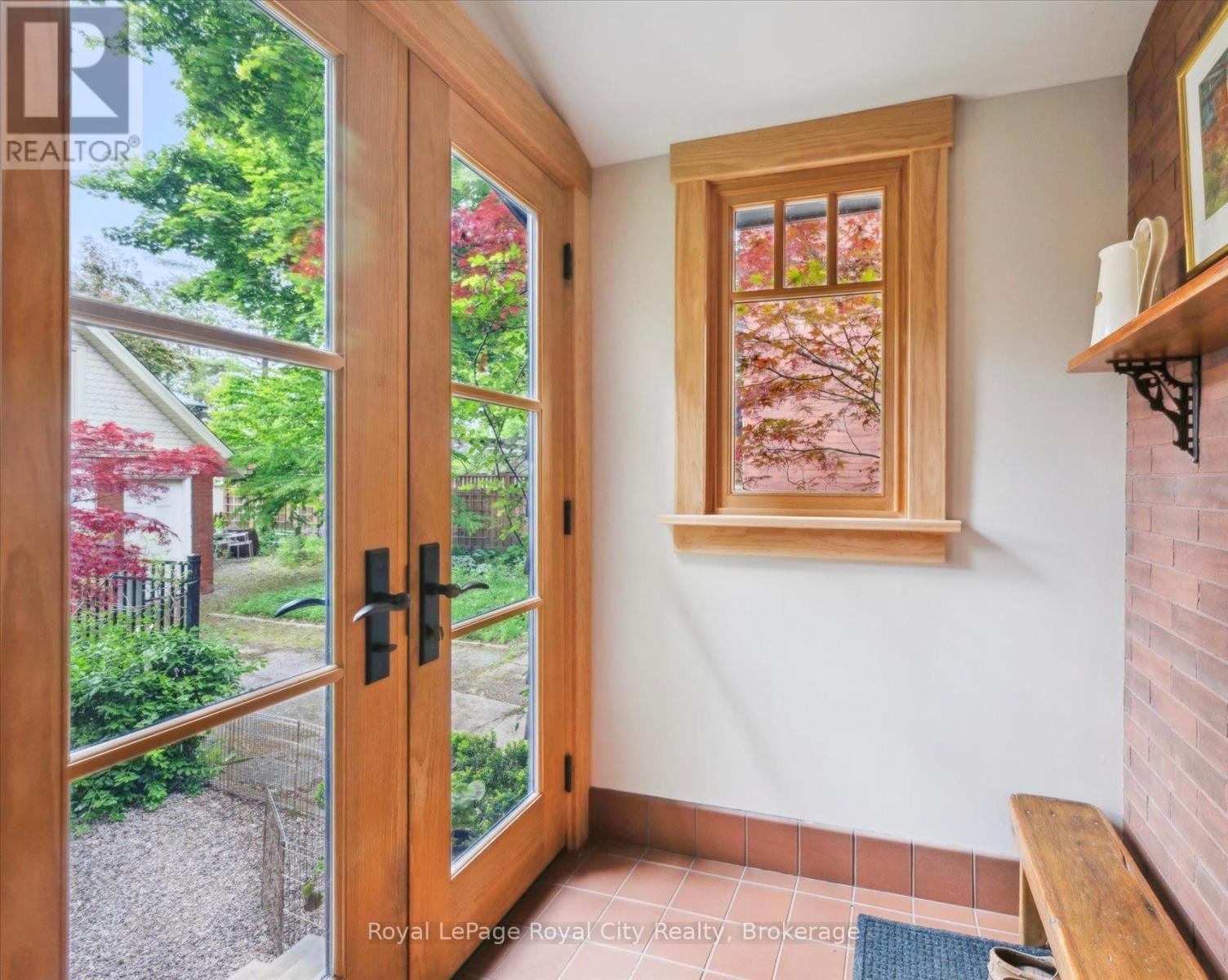 












54 CLINTON STREET

,
Guelph (Downtown),




Ontario
N1H5G5

