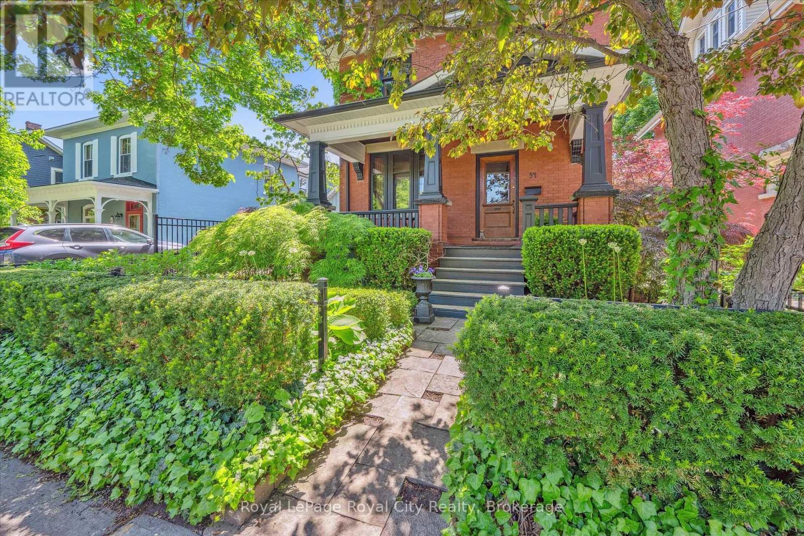 












54 CLINTON STREET

,
Guelph (Downtown),




Ontario
N1H5G5

