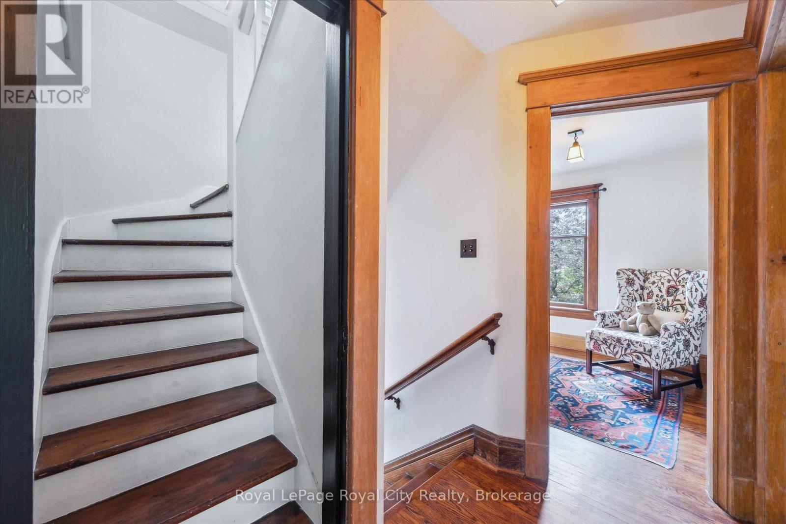 












54 CLINTON STREET

,
Guelph (Downtown),




Ontario
N1H5G5

