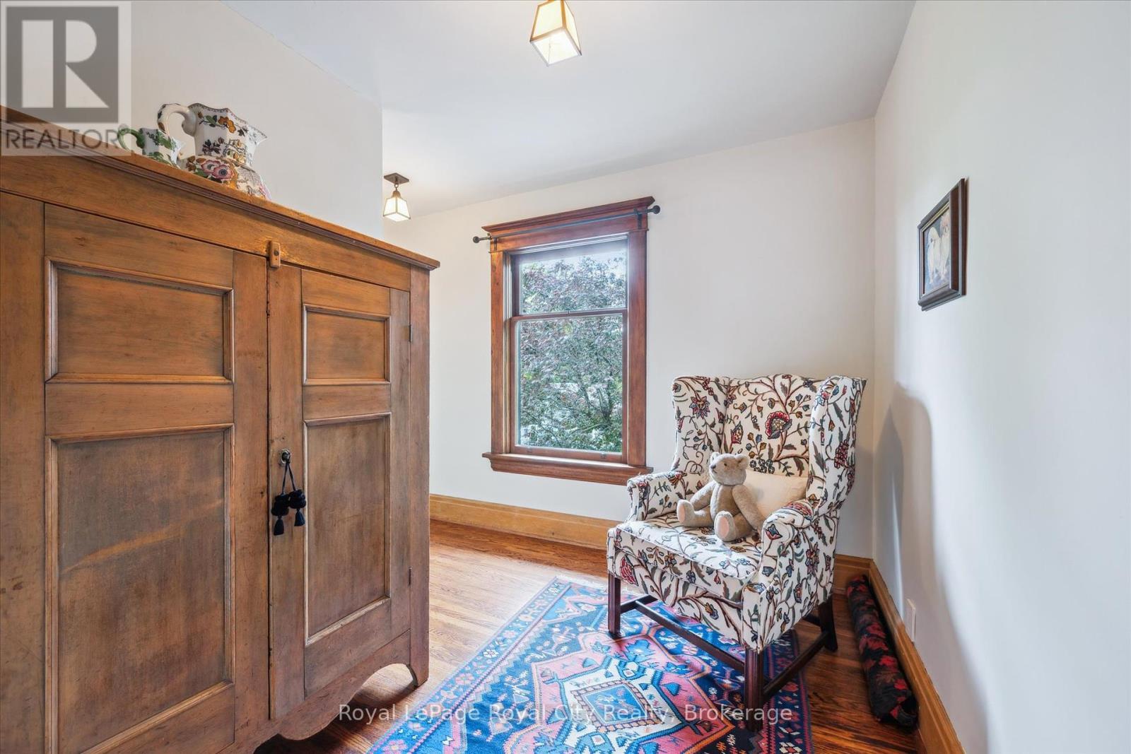 












54 CLINTON STREET

,
Guelph (Downtown),




Ontario
N1H5G5

